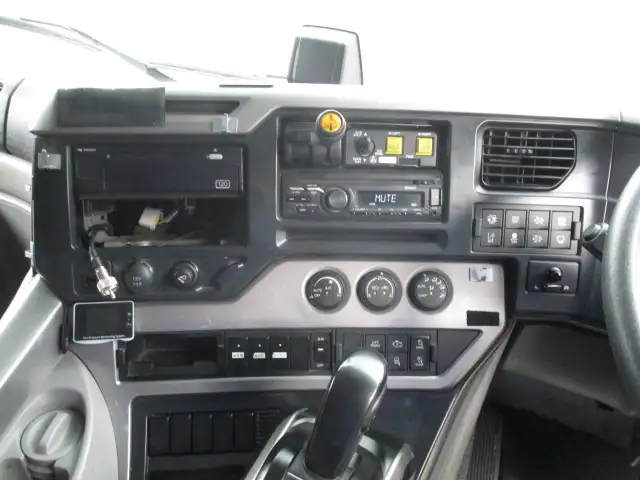 令和01年/平成31年08月中古大型トラクタヘッド日産UDクオンの画像40