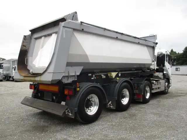 令和01年/平成31年08月中古大型トラクタヘッド日産UDクオンの画像5