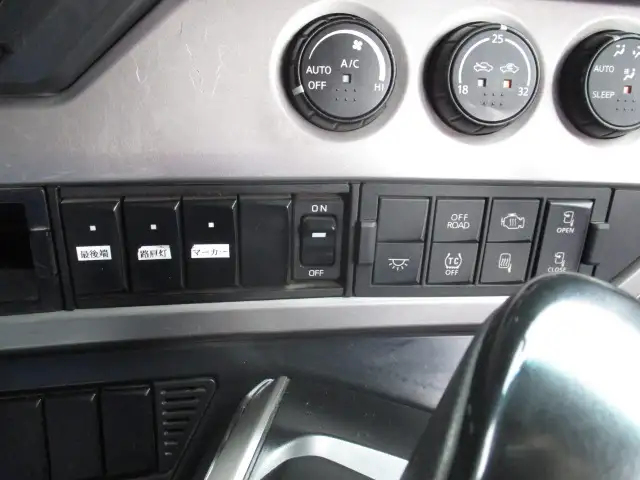 令和01年/平成31年08月中古大型トラクタヘッド日産UDクオンの画像42