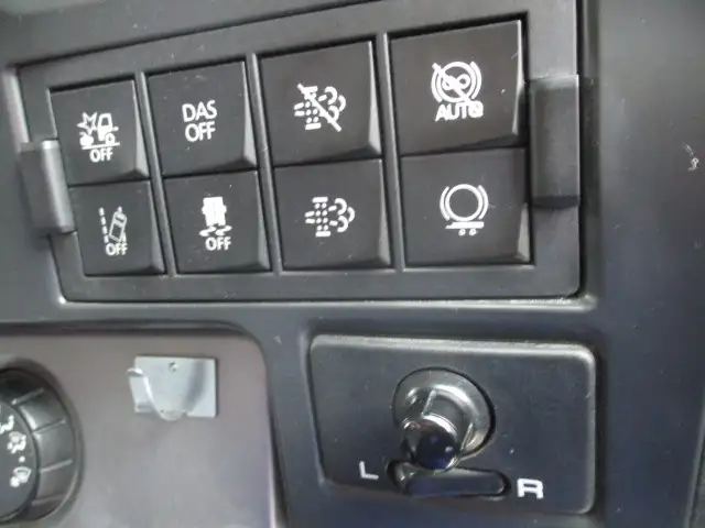 令和01年/平成31年08月中古大型トラクタヘッド日産UDクオンの画像43