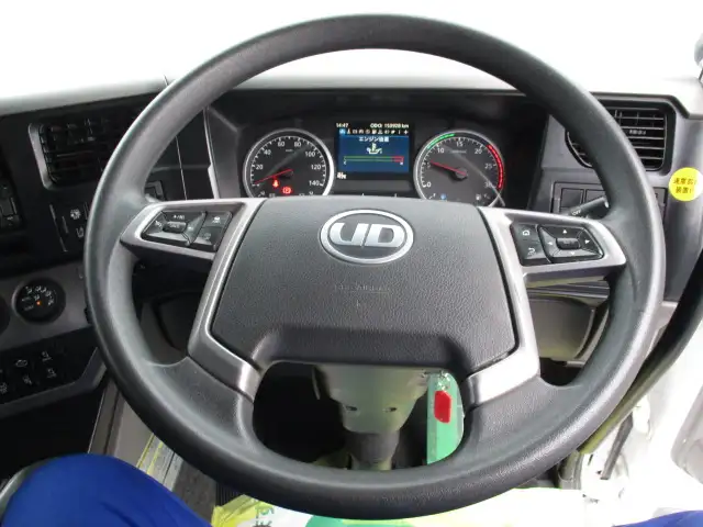 令和01年/平成31年08月中古大型トラクタヘッド日産UDクオンの画像46