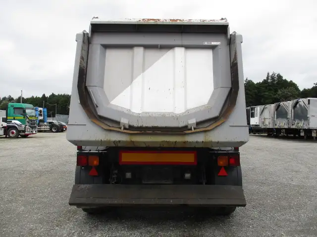 令和01年/平成31年08月中古大型トラクタヘッド日産UDクオンの画像6