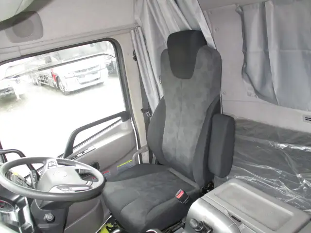 令和01年/平成31年08月中古大型トラクタヘッド日産UDクオンの画像52