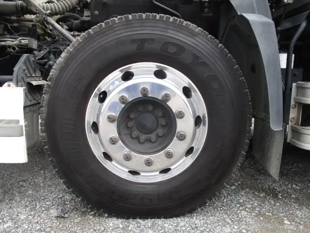 令和01年/平成31年08月中古大型トラクタヘッド日産UDクオンの画像9