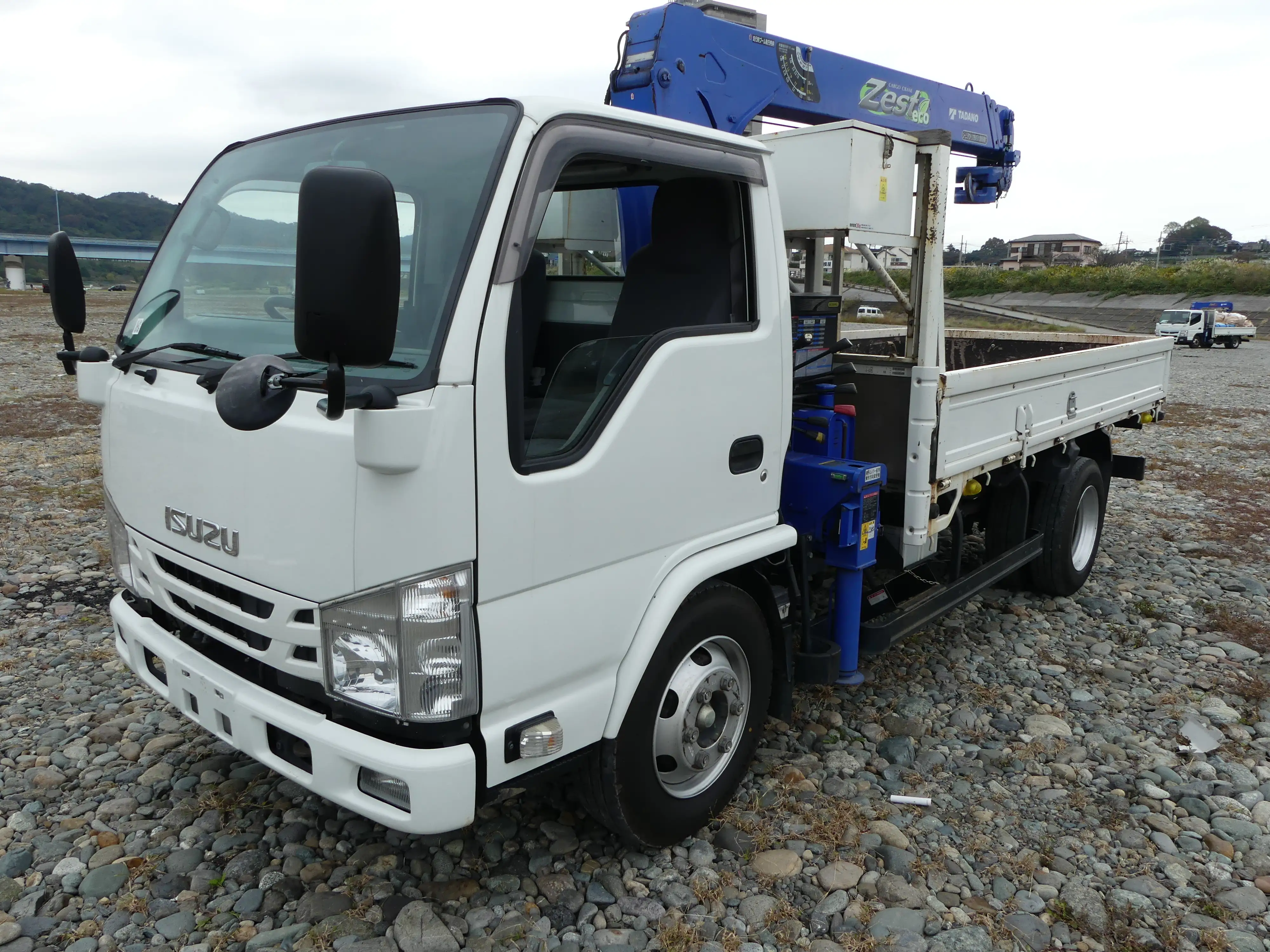 平成27年09月中古小型クレーン付いすゞエルフの画像1