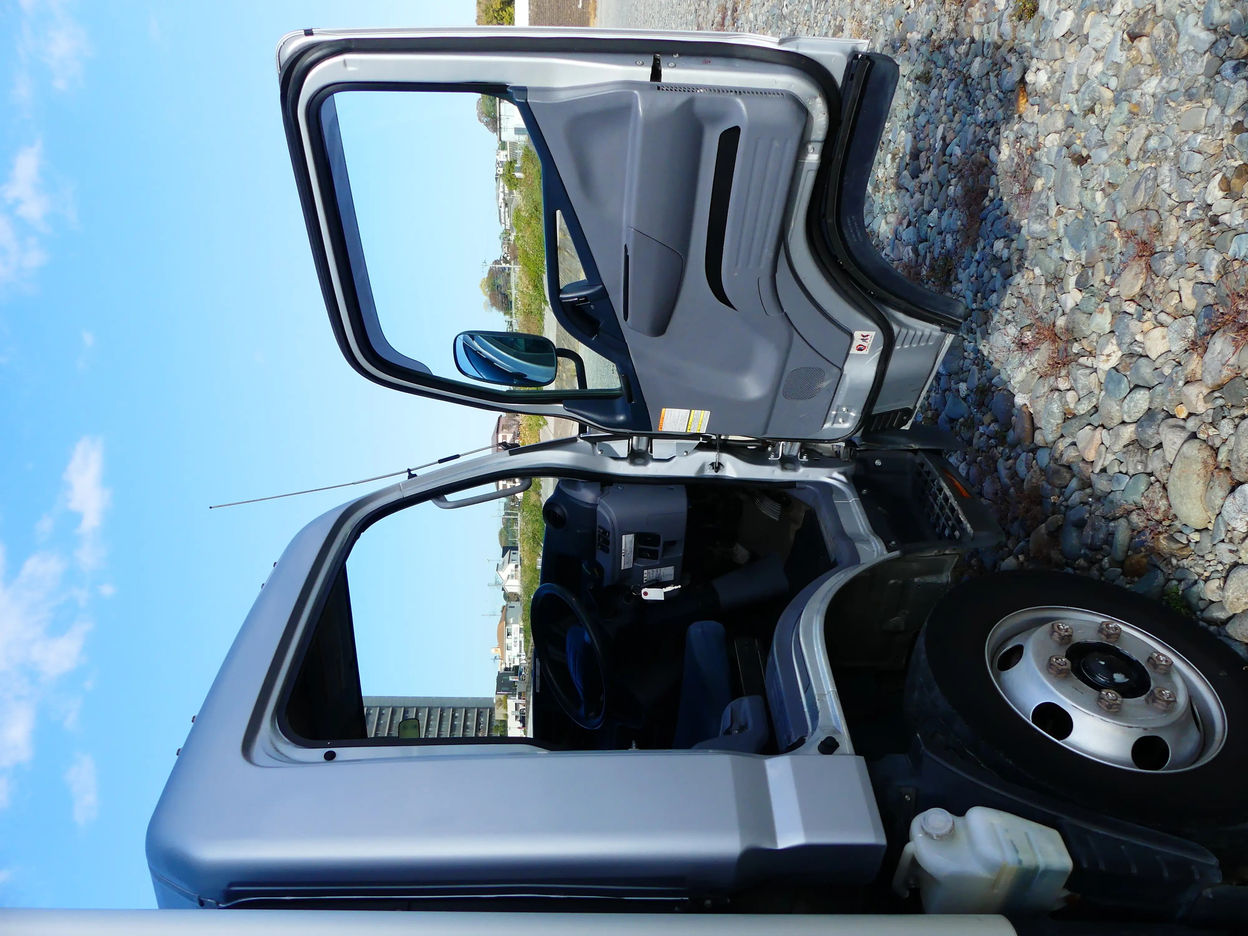 平成27年10月中古小型アルミバン・ウィング三菱ふそうキャンターの画像2