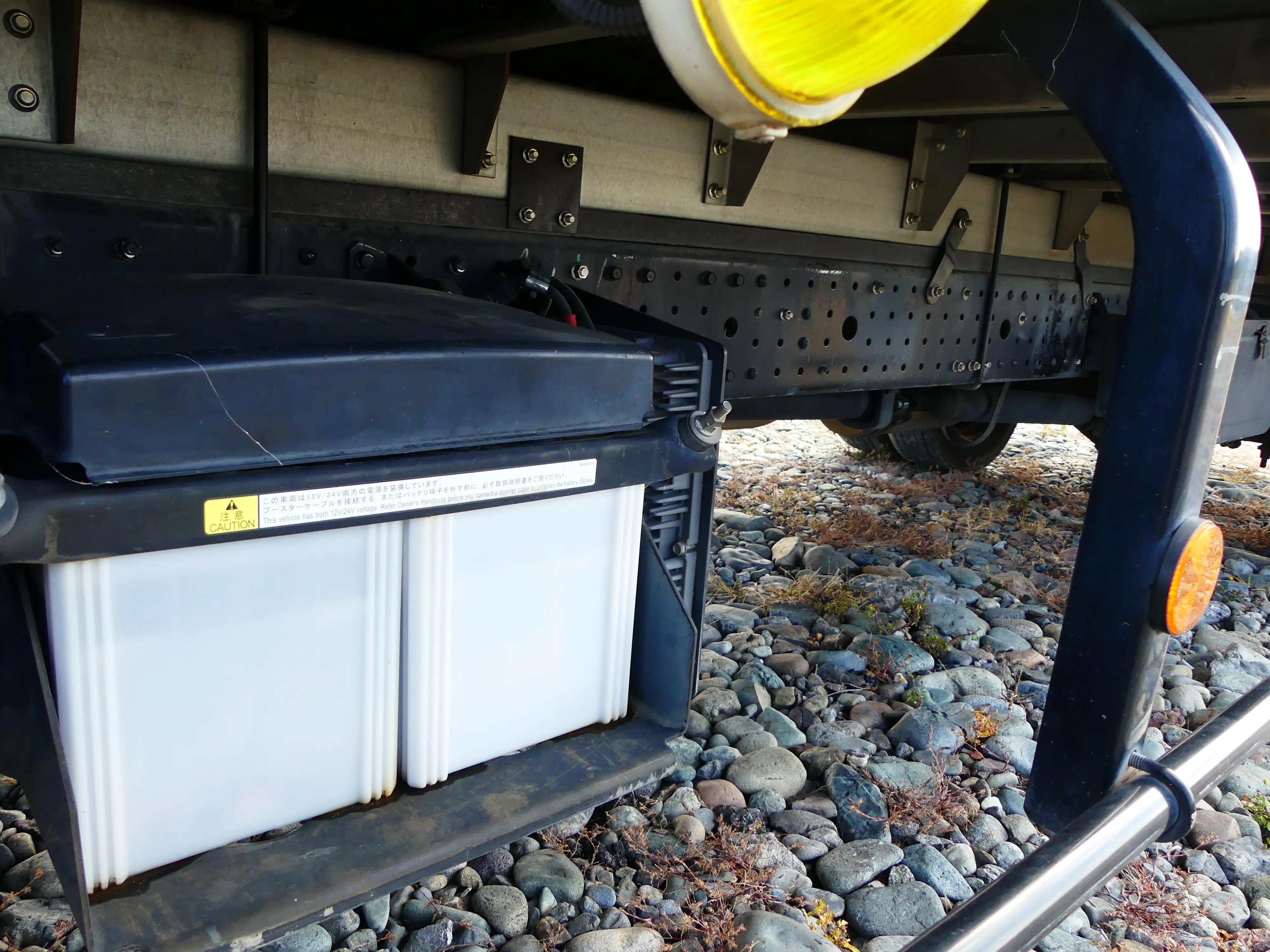 平成27年10月中古小型アルミバン・ウィング三菱ふそうキャンターの画像11