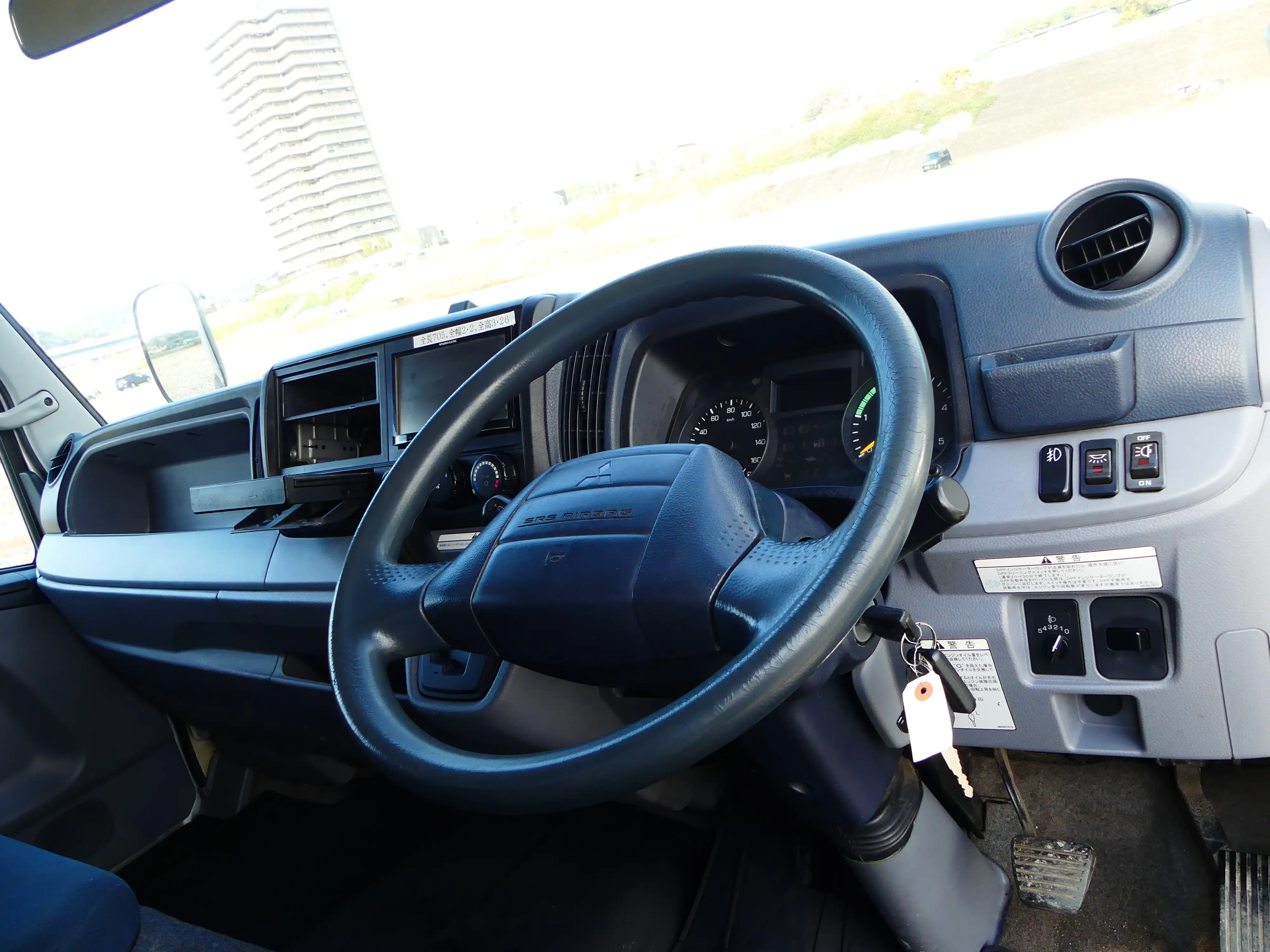 平成27年10月中古小型アルミバン・ウィング三菱ふそうキャンターの画像15