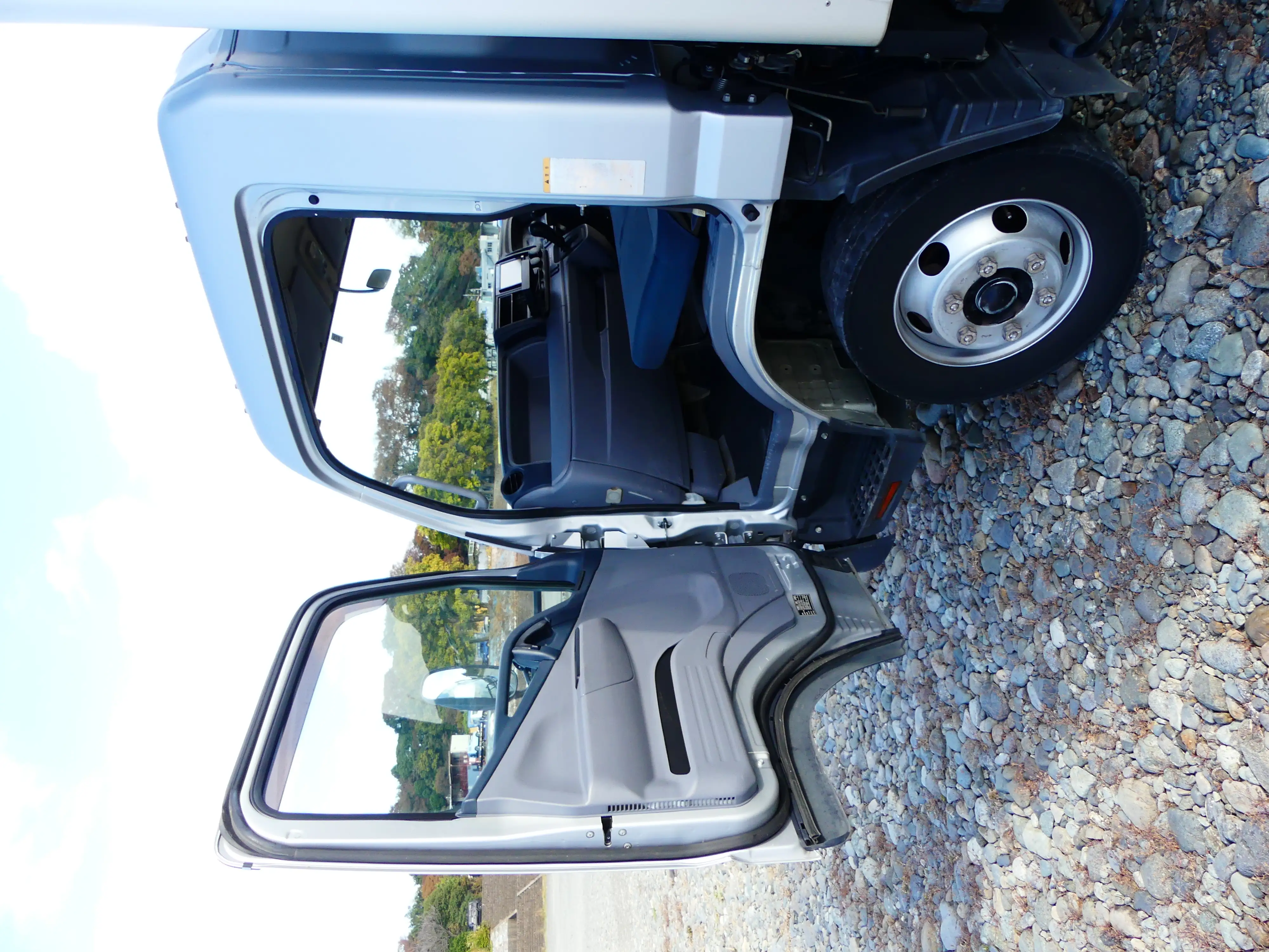 平成27年10月中古小型アルミバン・ウィング三菱ふそうキャンターの画像3