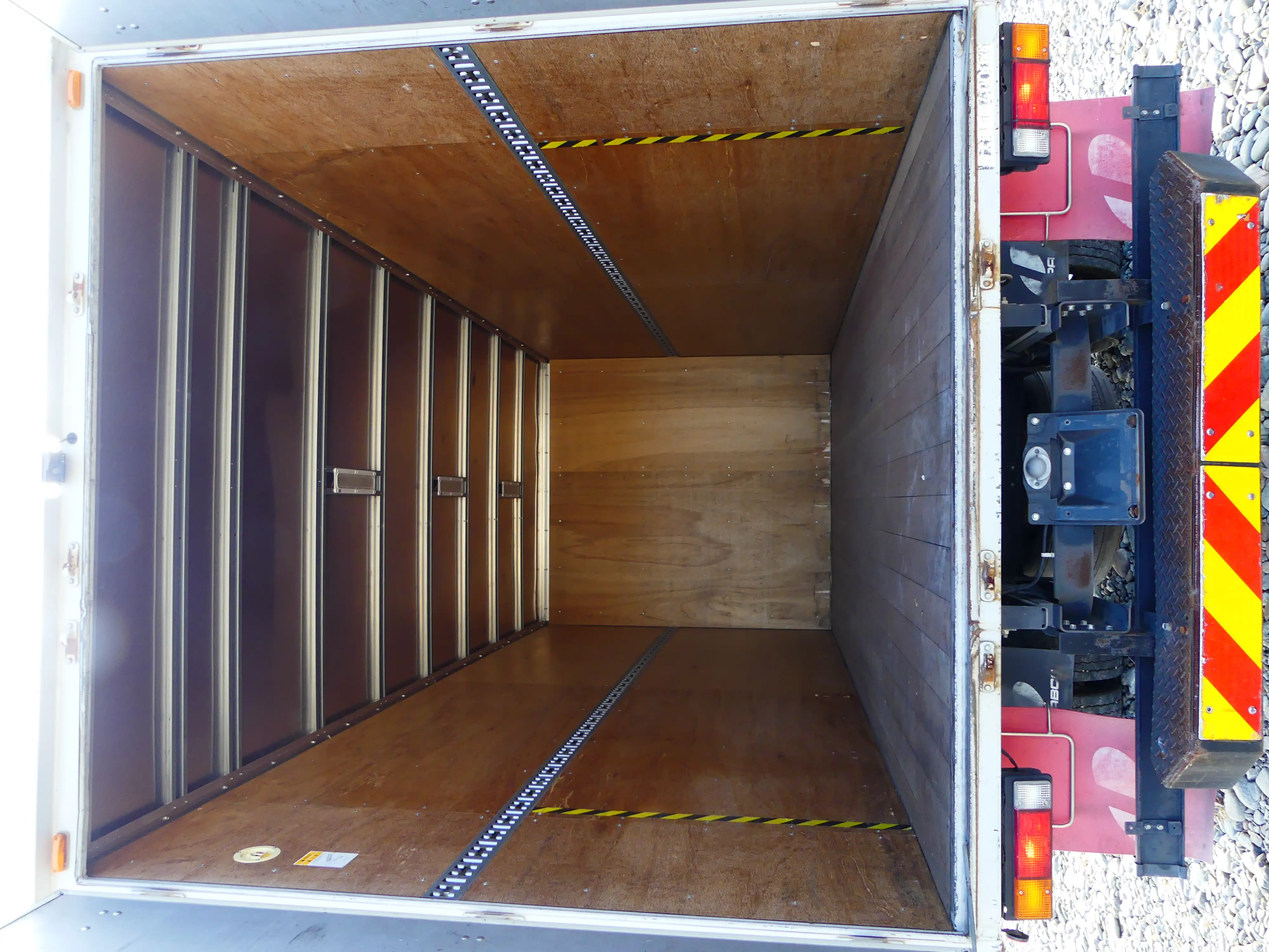 平成27年10月中古小型アルミバン・ウィング三菱ふそうキャンターの画像5