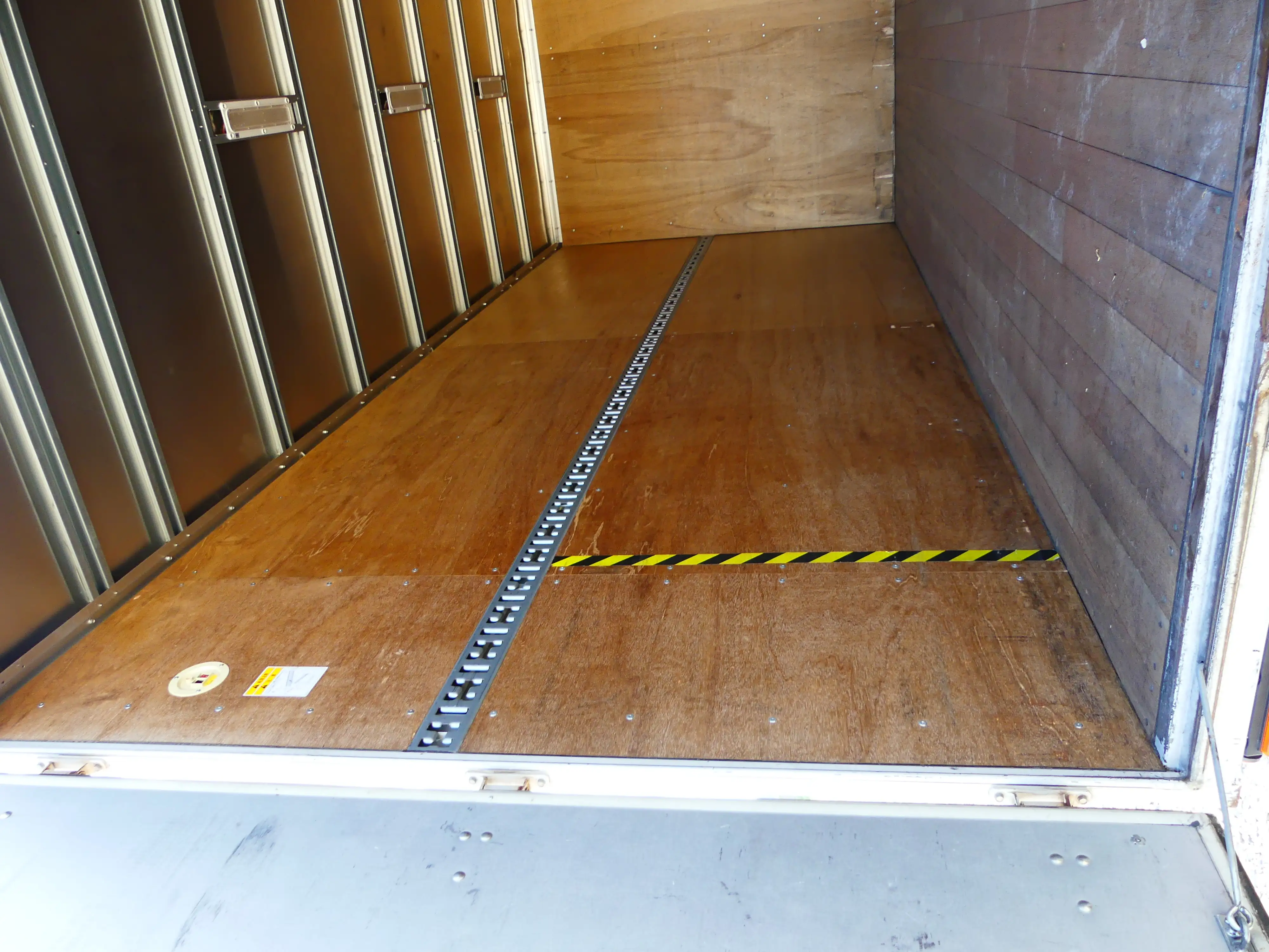 平成27年10月中古小型アルミバン・ウィング三菱ふそうキャンターの画像6