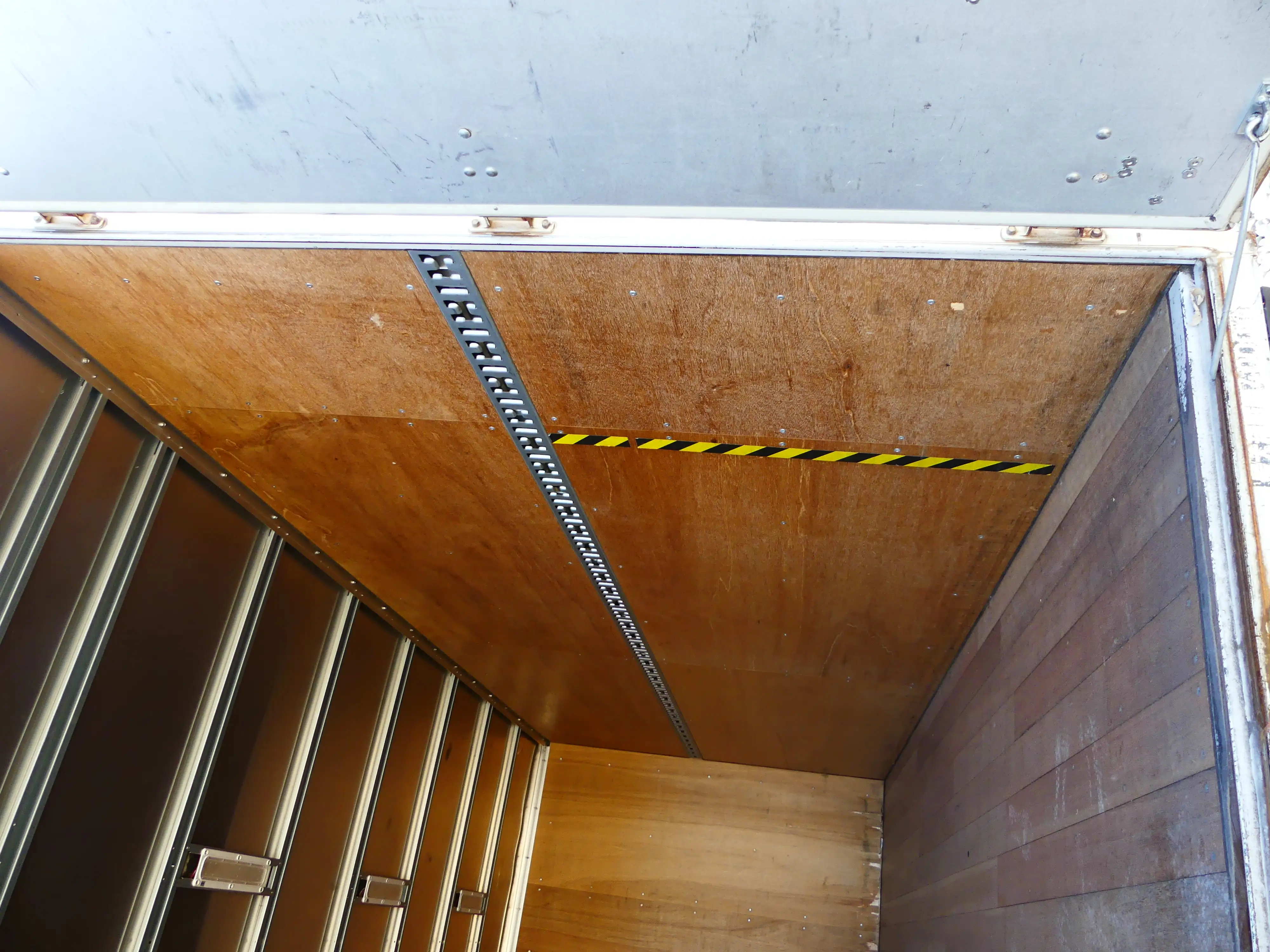 平成27年10月中古小型アルミバン・ウィング三菱ふそうキャンターの画像7