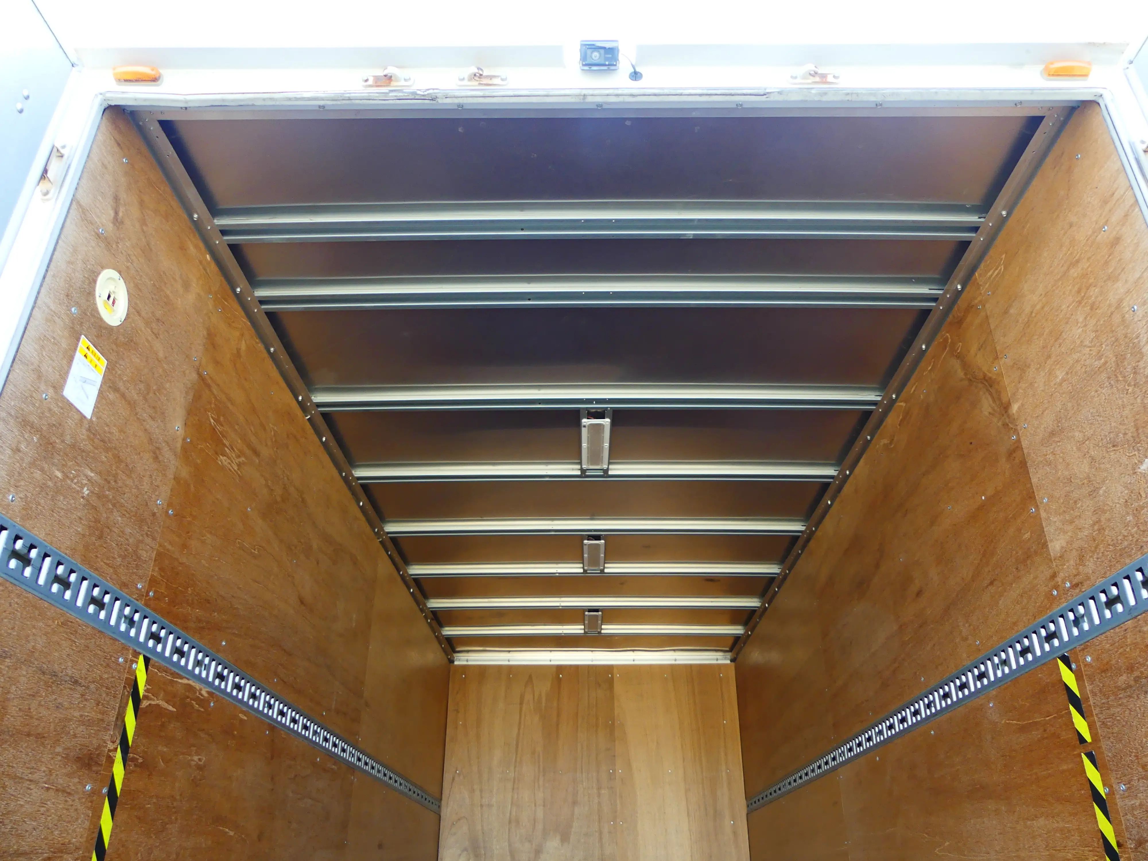 平成27年10月中古小型アルミバン・ウィング三菱ふそうキャンターの画像8