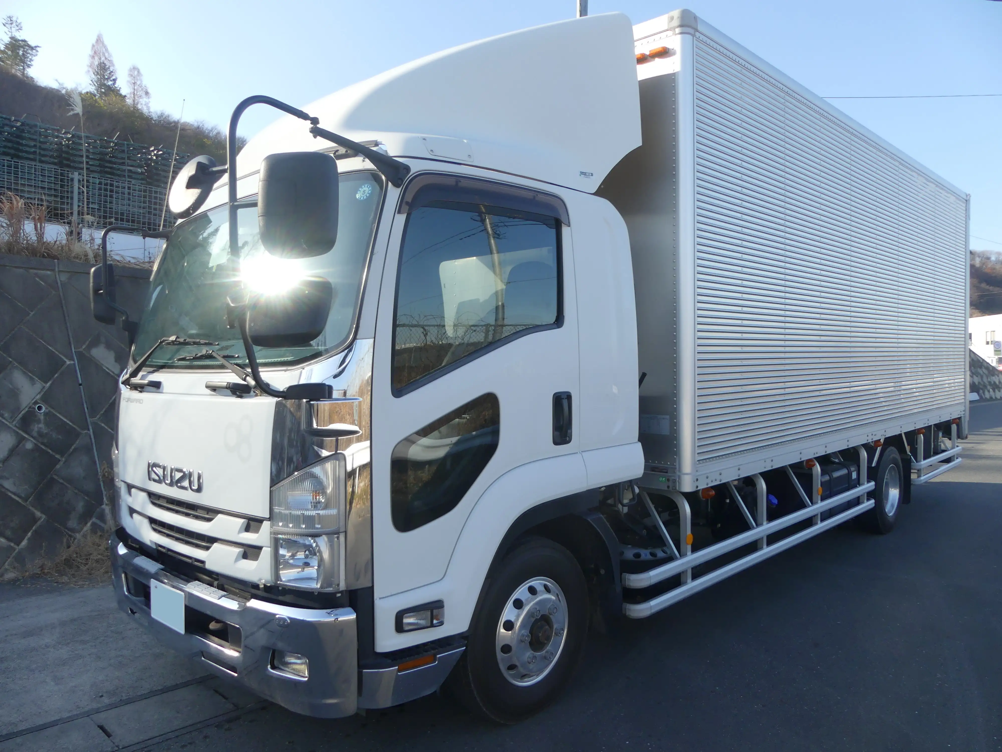 平成30年05月中古中型アルミバン・ウィングいすゞフォワードの画像1