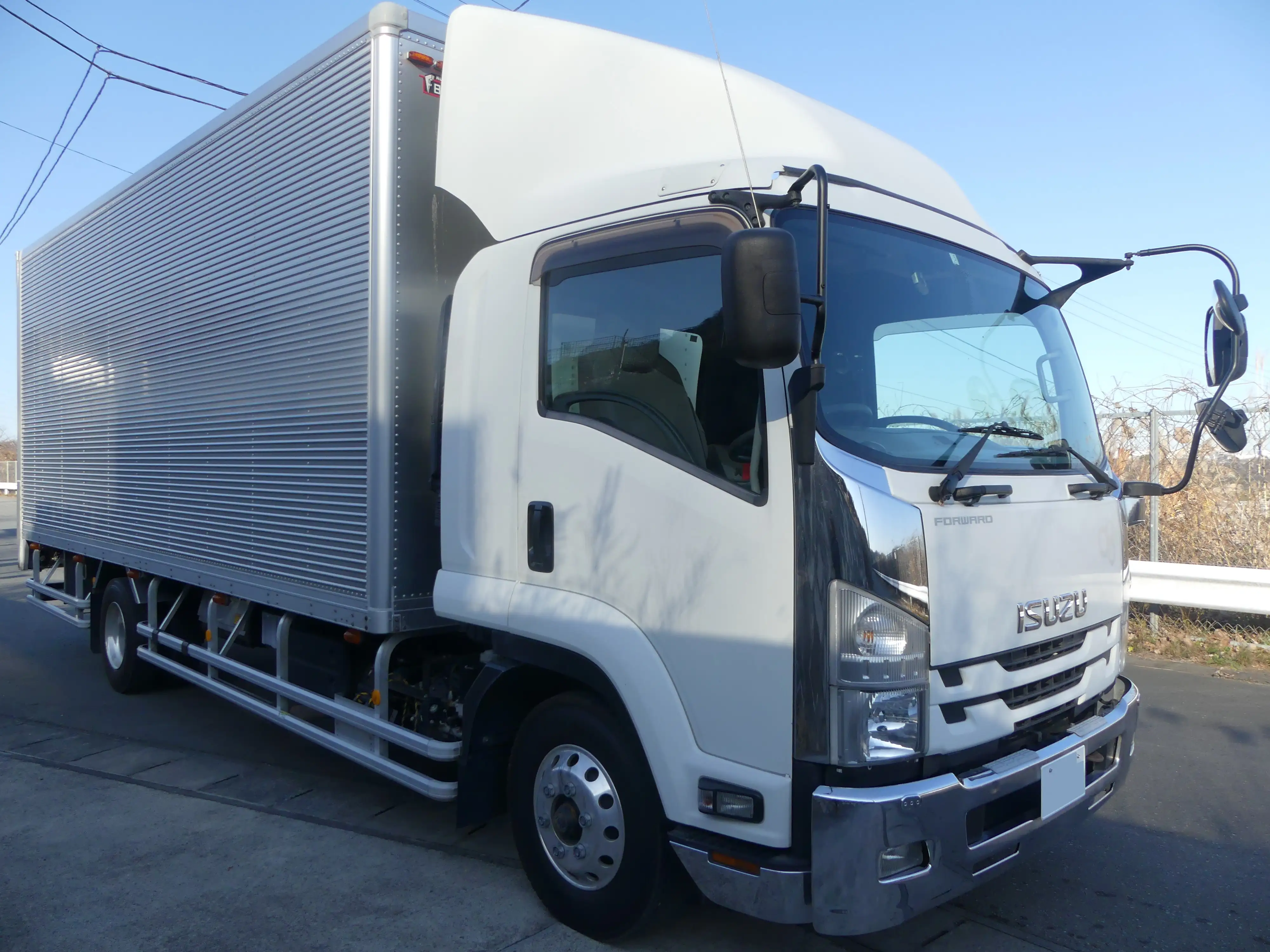 平成30年05月中古中型アルミバン・ウィングいすゞフォワードの画像3