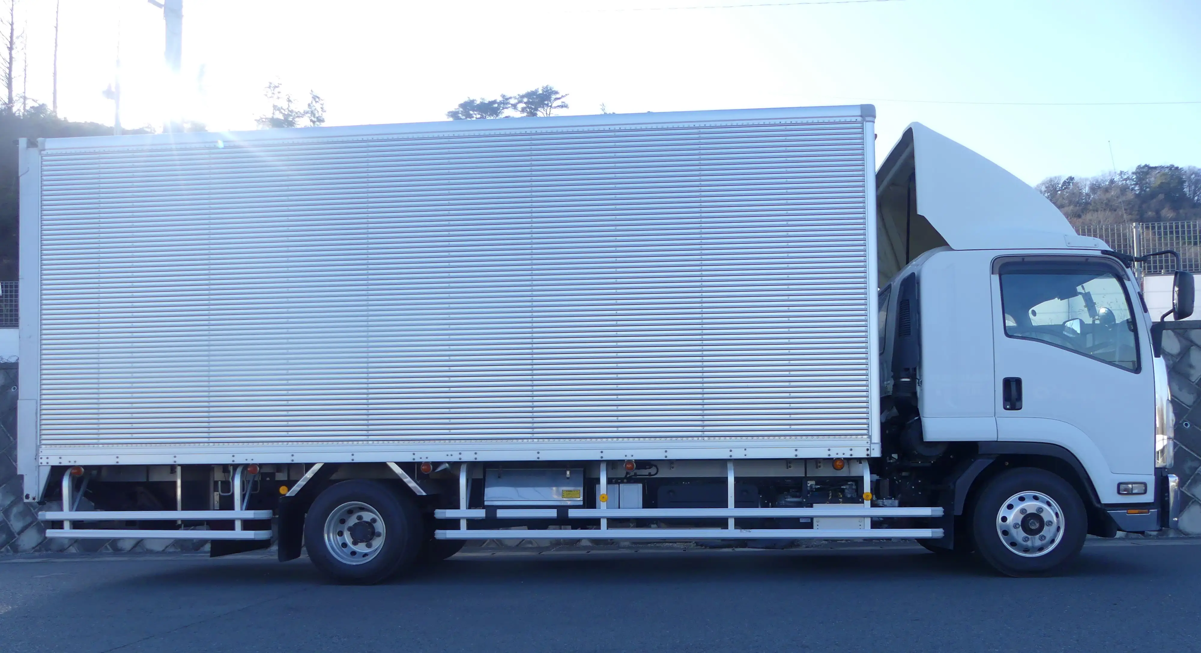 平成30年05月中古中型アルミバン・ウィングいすゞフォワードの画像5