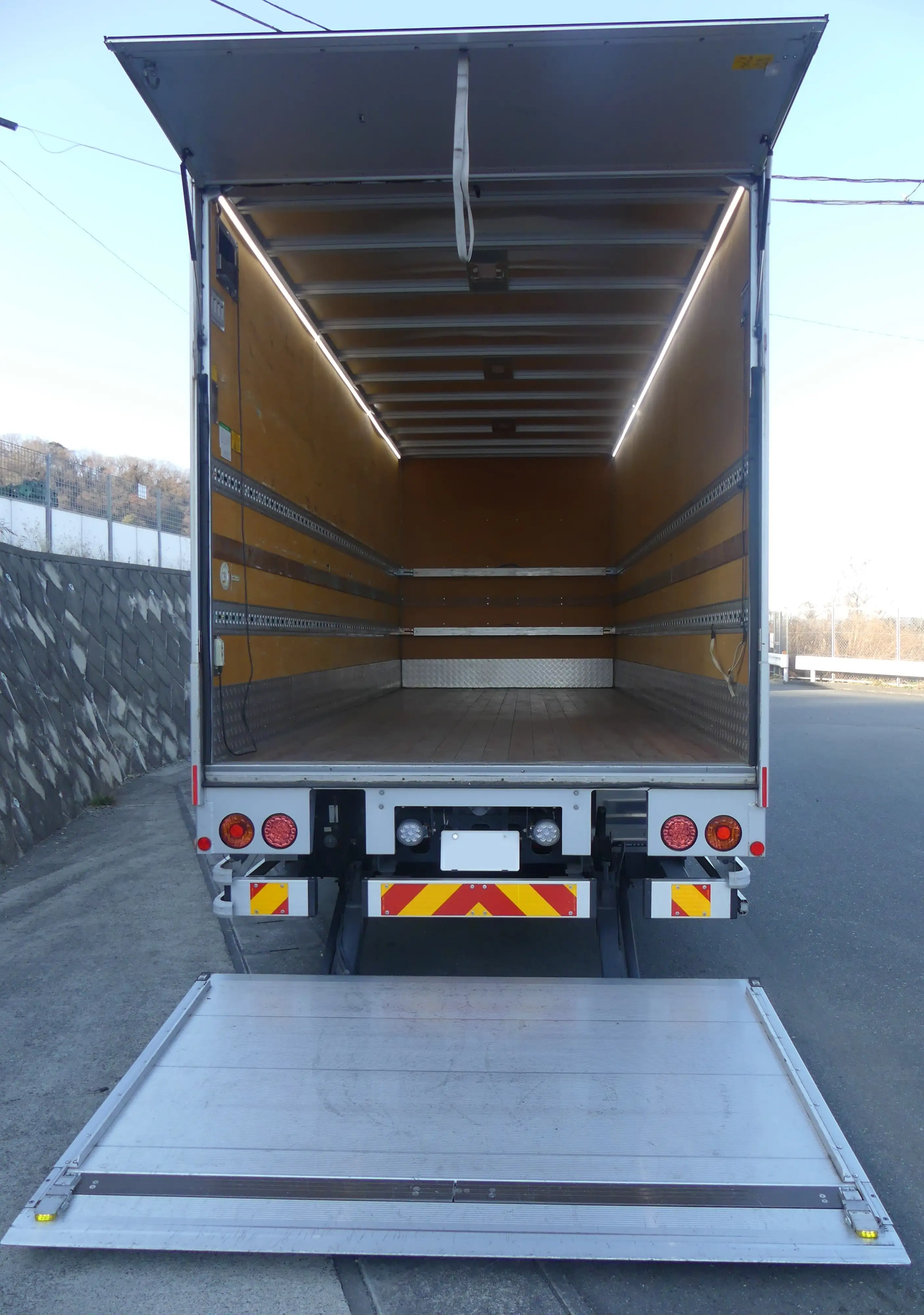 平成30年05月中古中型アルミバン・ウィングいすゞフォワードの画像7