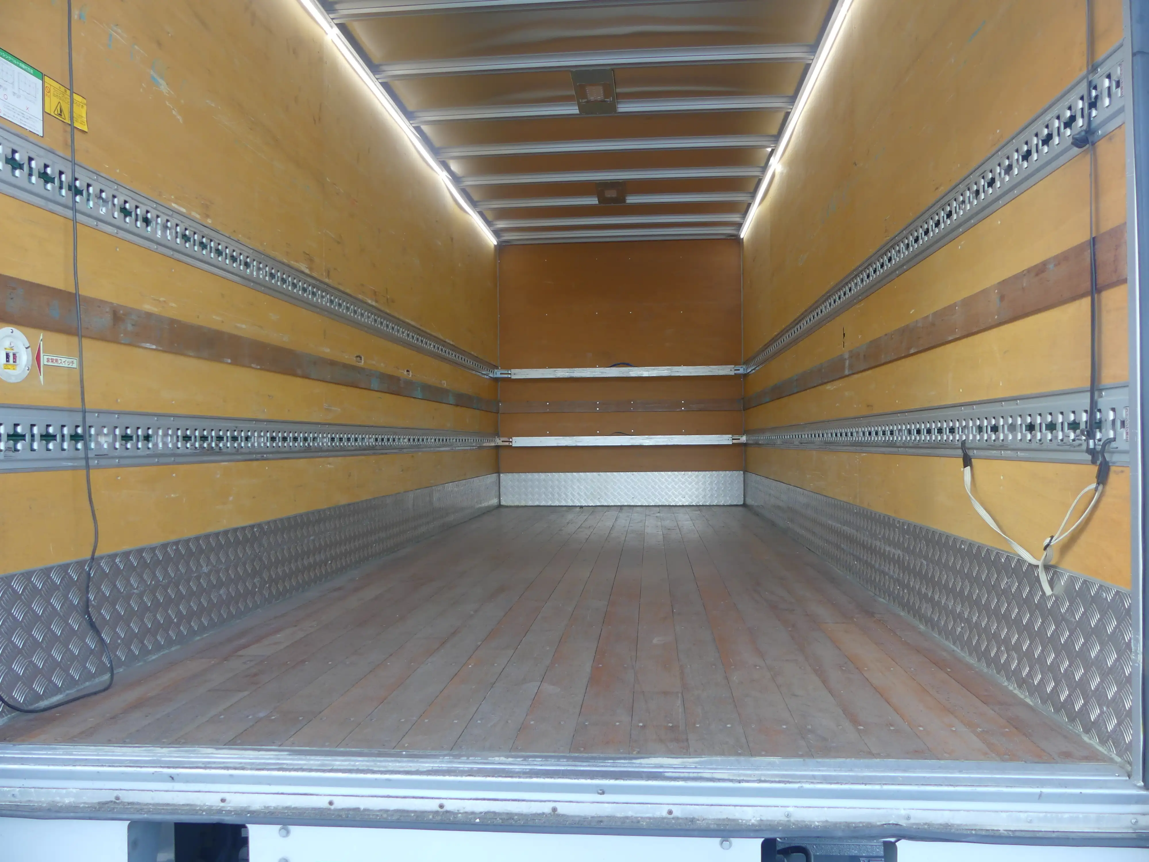 平成30年05月中古中型アルミバン・ウィングいすゞフォワードの画像8