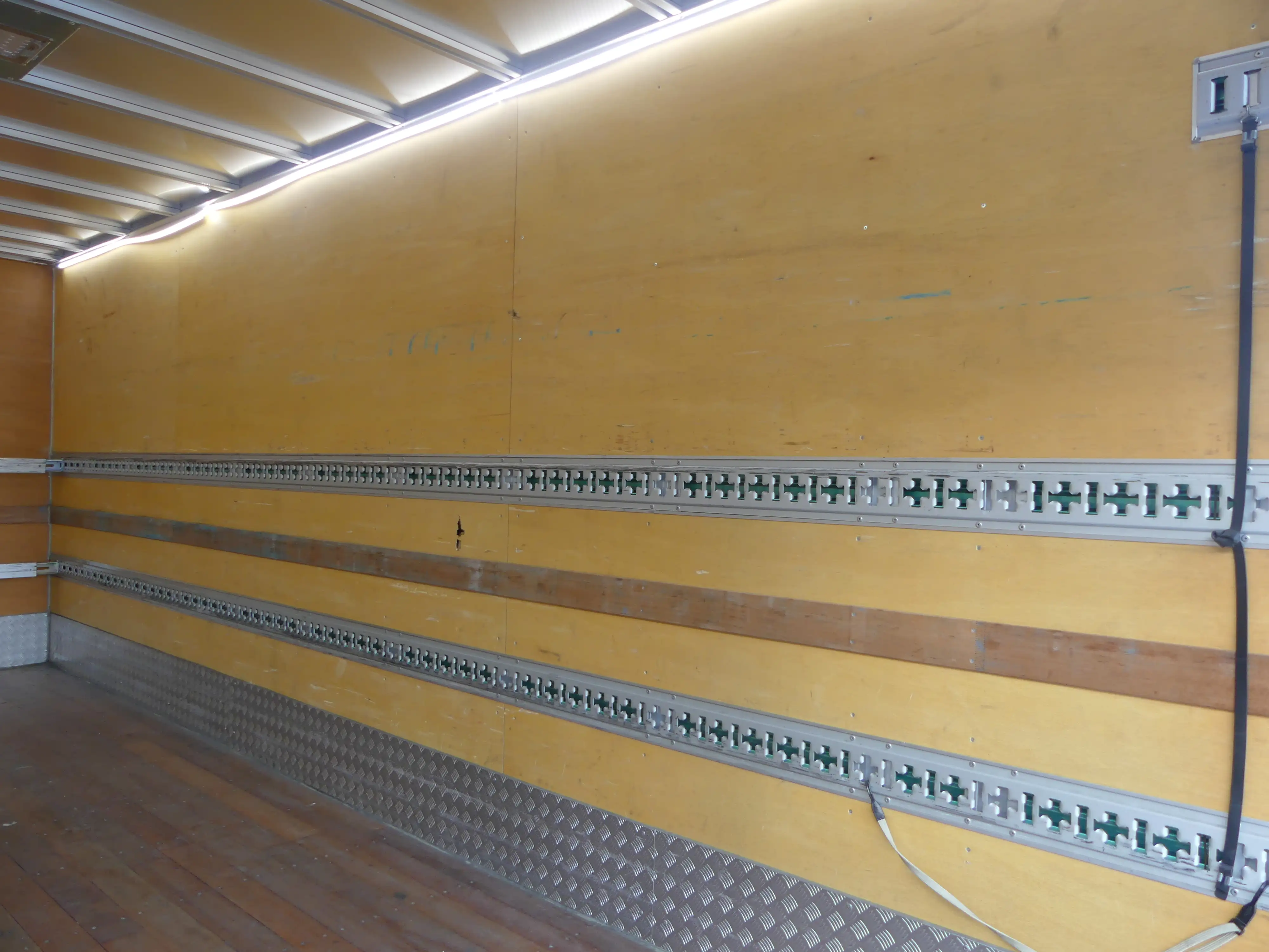 平成30年05月中古中型アルミバン・ウィングいすゞフォワードの画像10