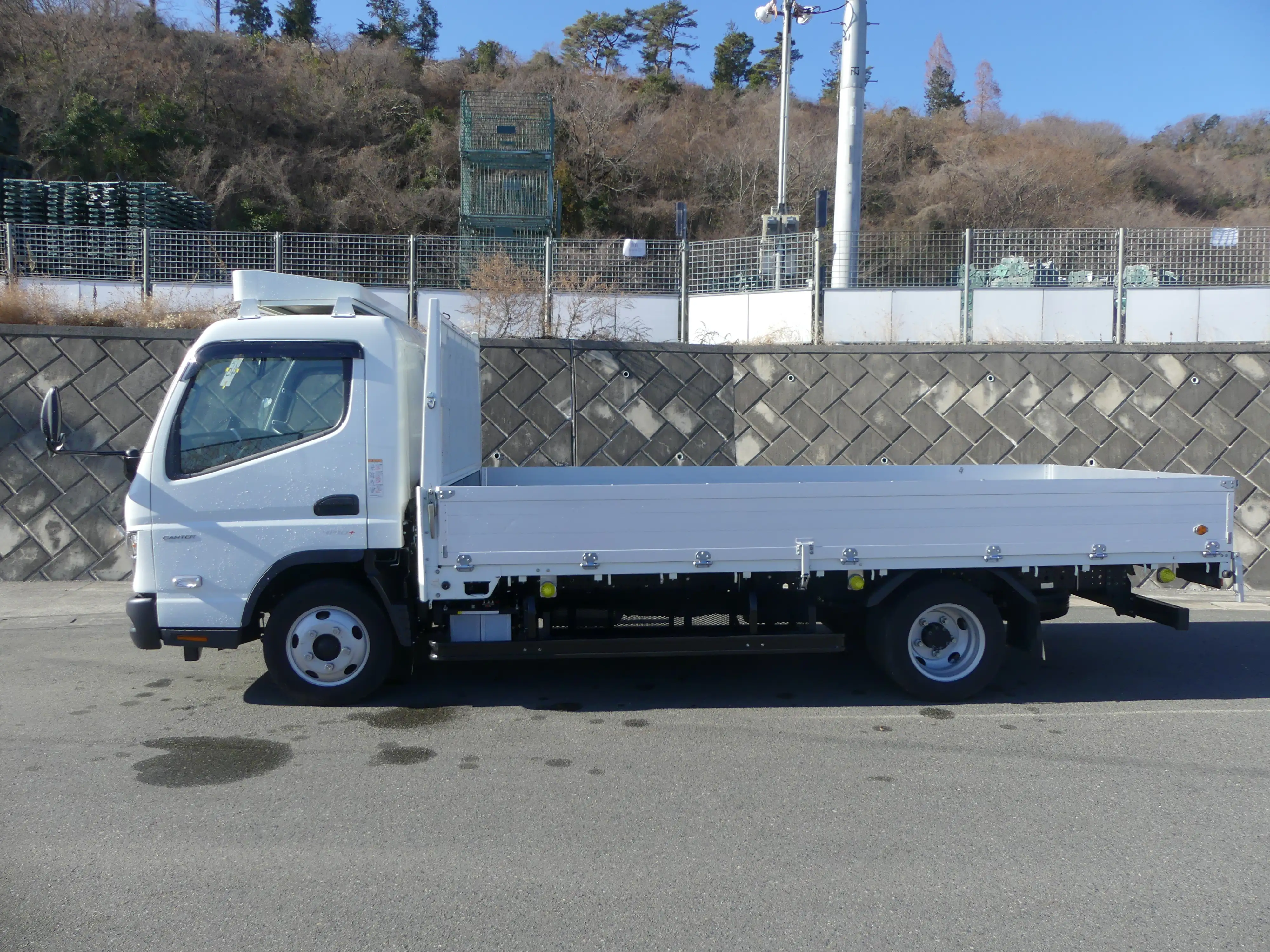 令和04年07月中古小型平ボディ三菱ふそうキャンターの画像3