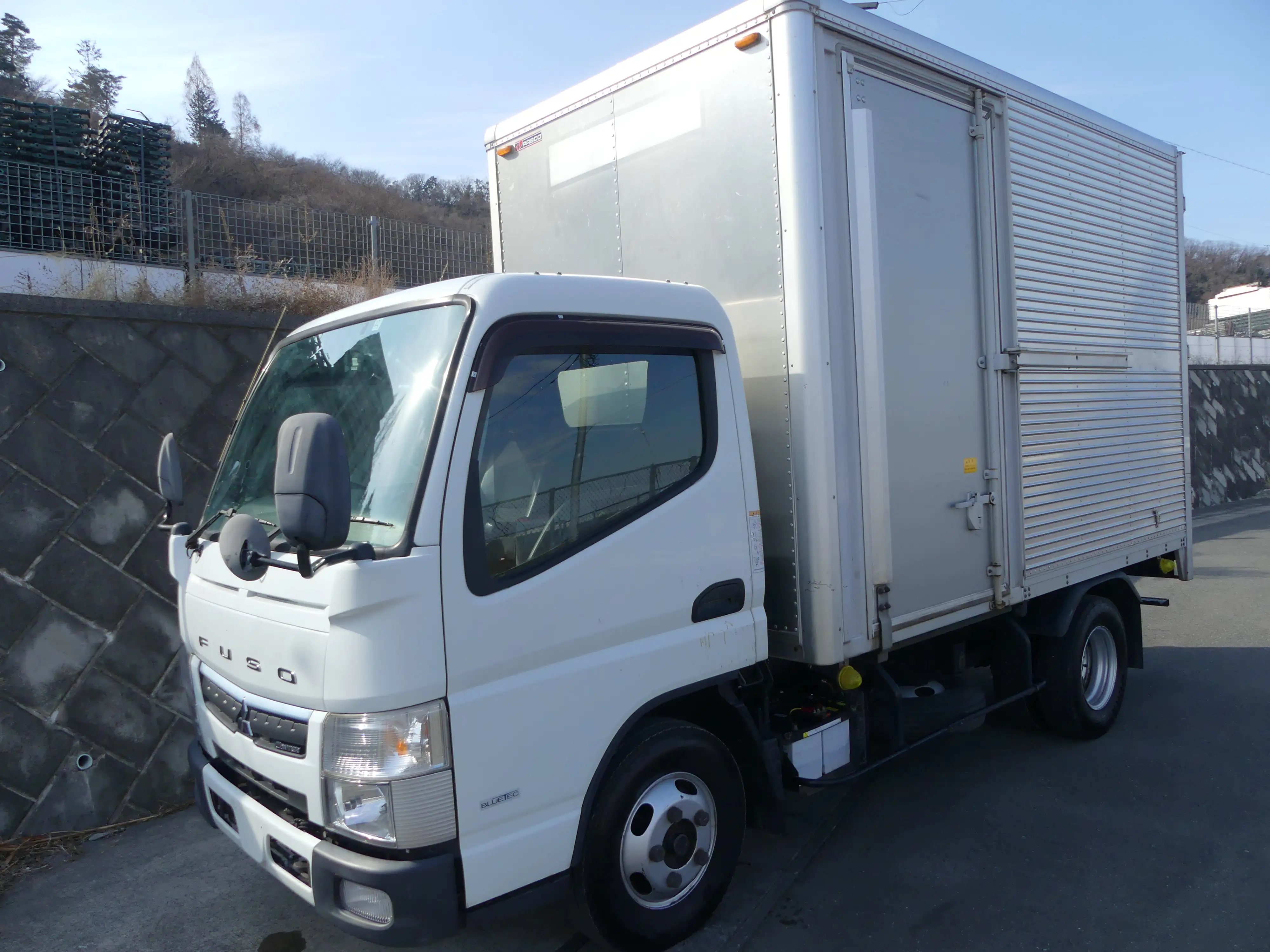 平成29年12月中古小型アルミバン・ウィング三菱ふそうキャンターの画像1