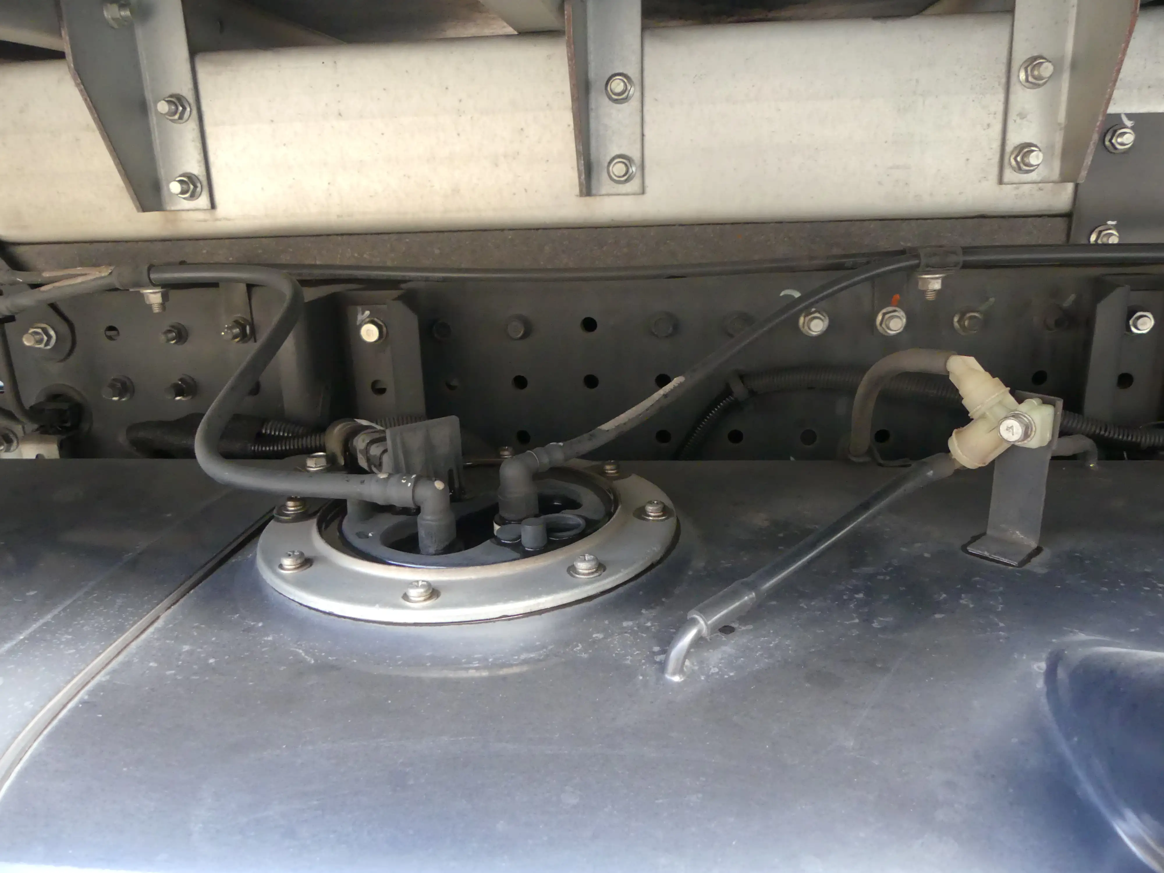 平成29年12月中古小型アルミバン・ウィング三菱ふそうキャンターの画像23