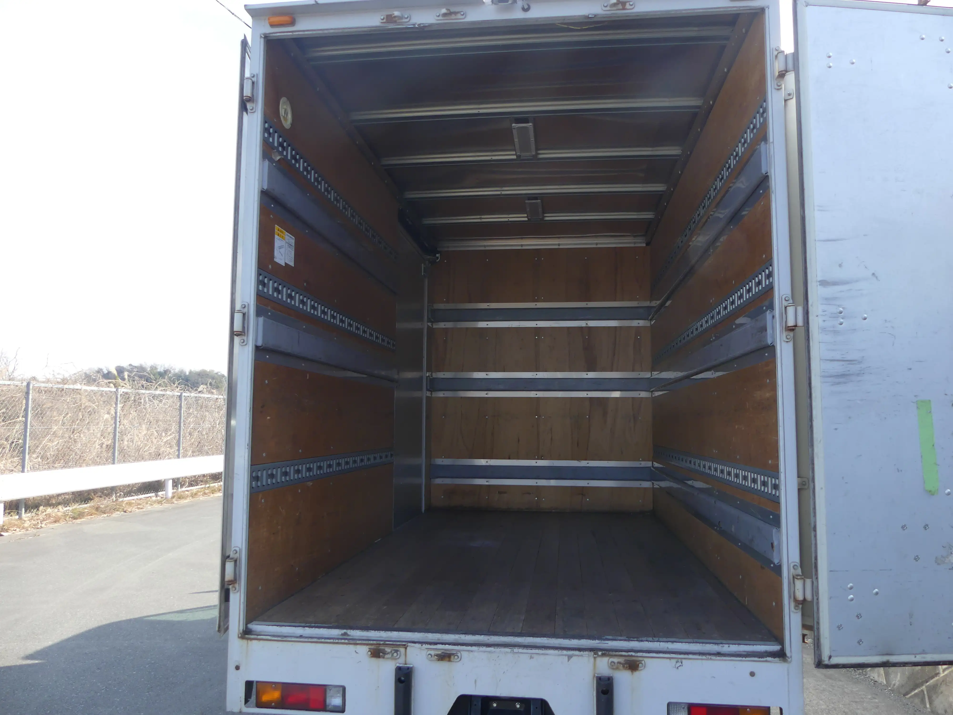平成29年12月中古小型アルミバン・ウィング三菱ふそうキャンターの画像6