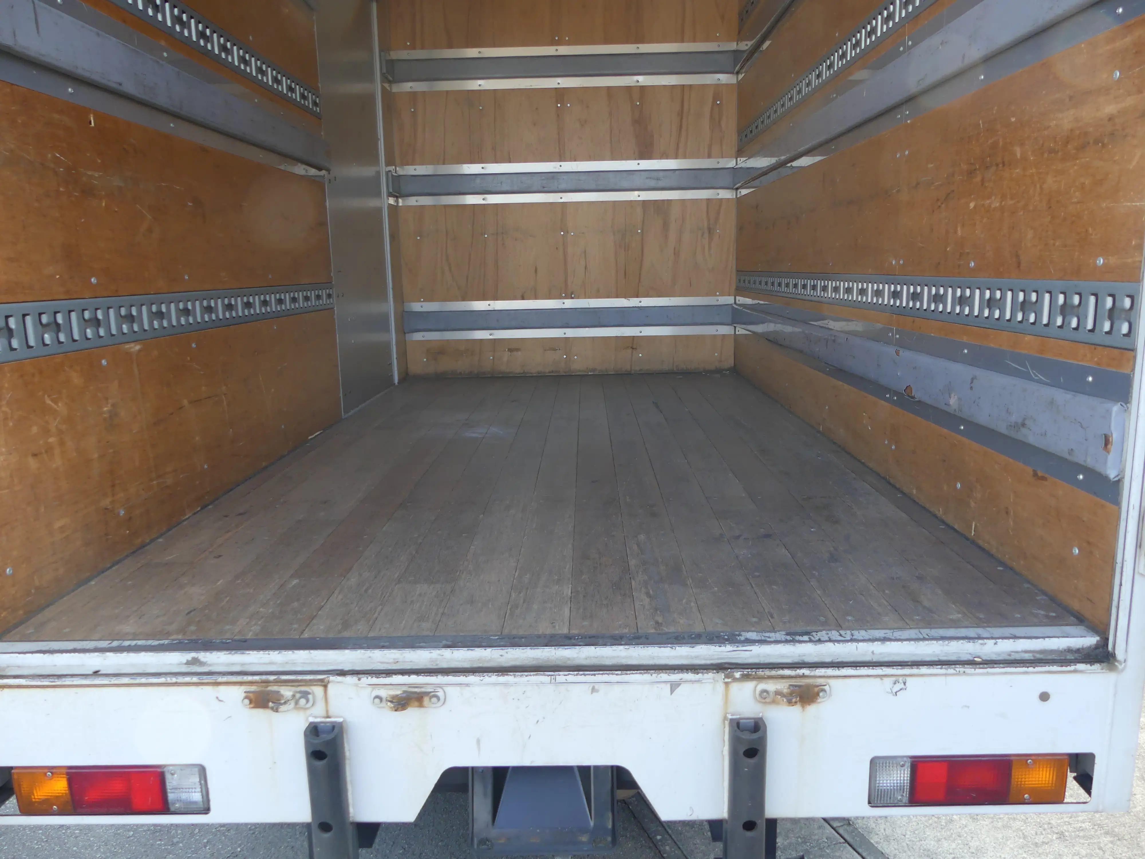 平成29年12月中古小型アルミバン・ウィング三菱ふそうキャンターの画像8