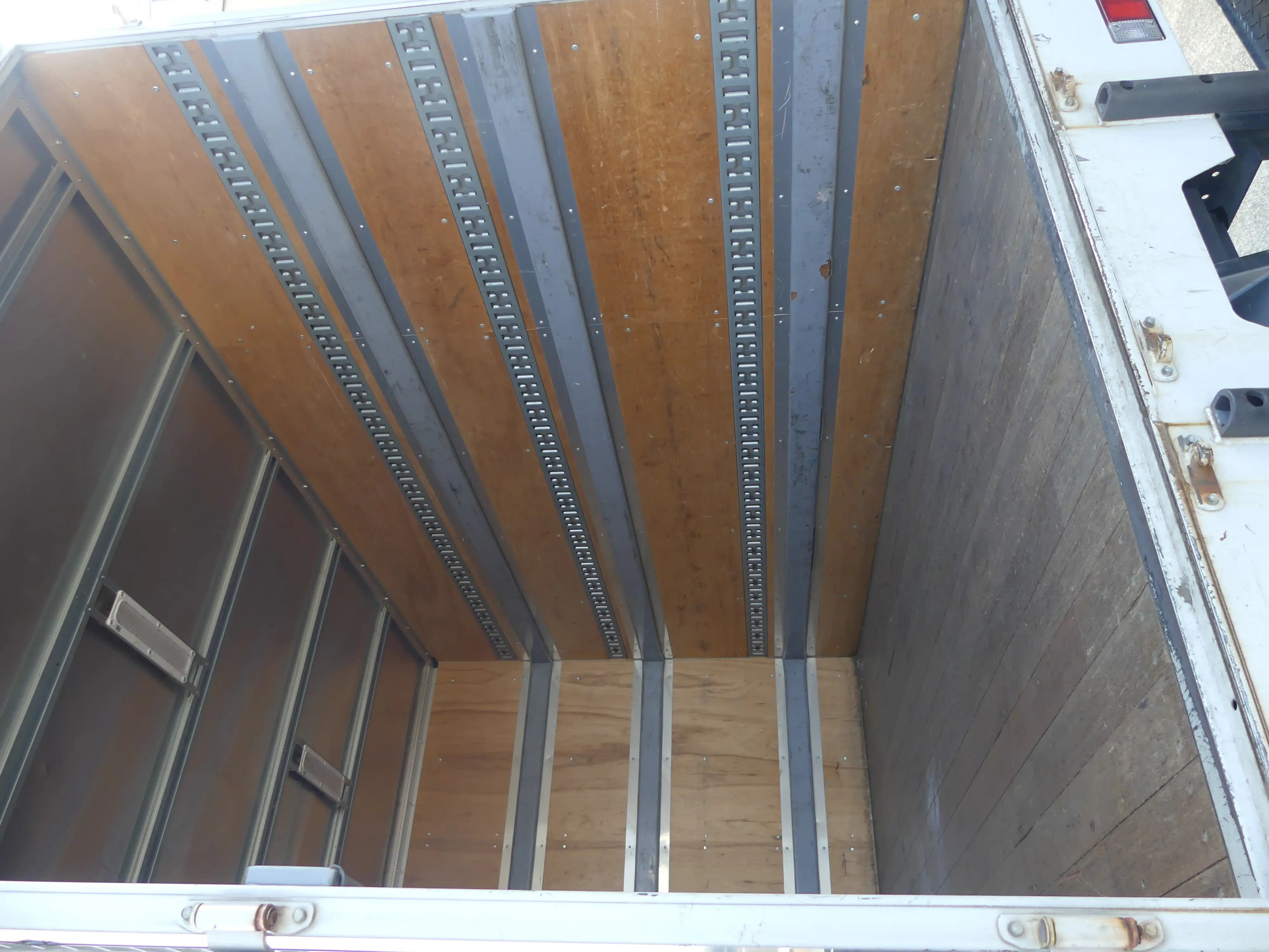 平成29年12月中古小型アルミバン・ウィング三菱ふそうキャンターの画像10