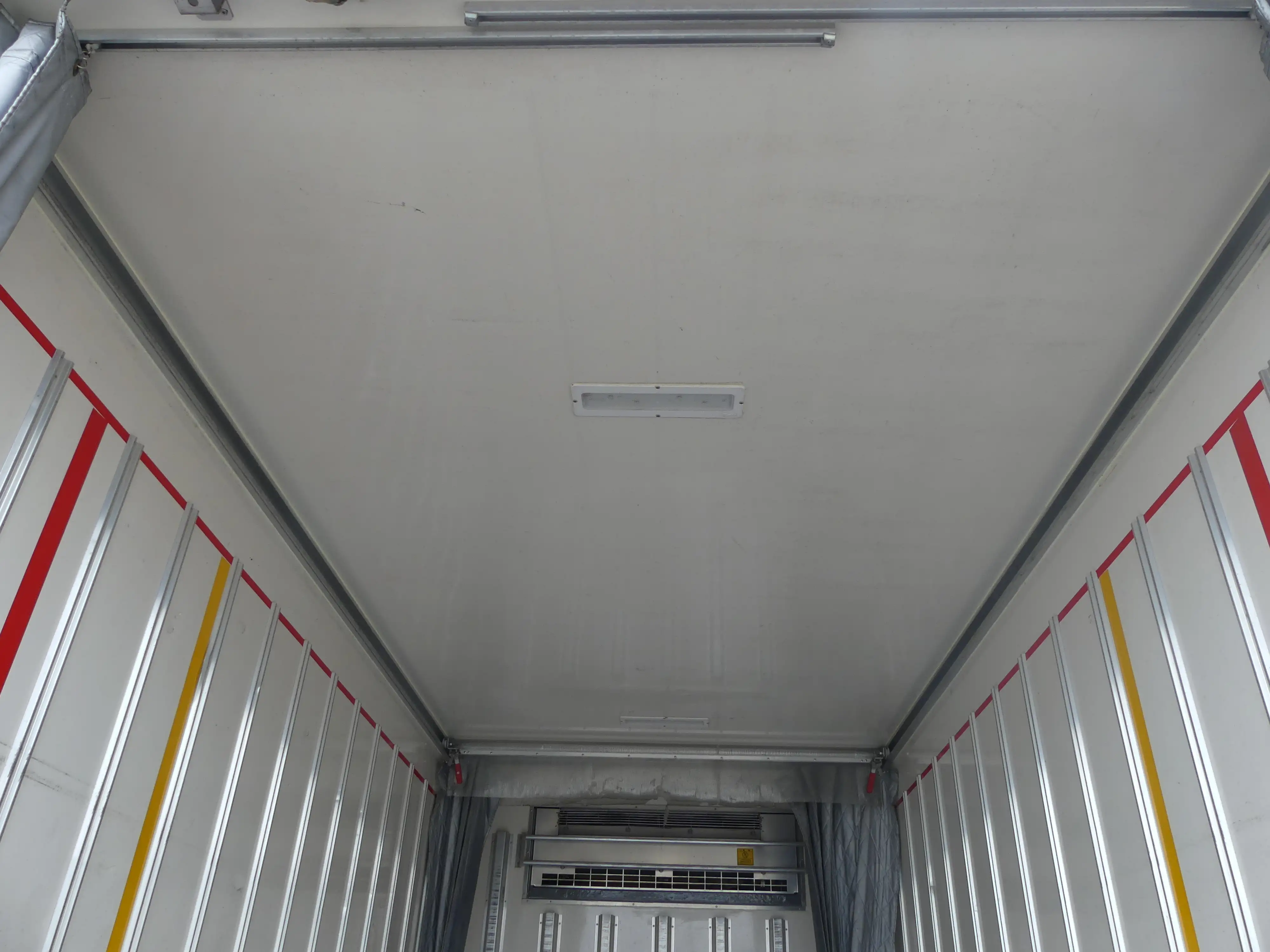 平成30年06月中古小型冷凍バン・ウィングいすゞエルフの画像9