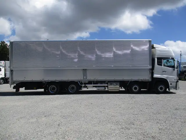 令和5年　ＵＤ　低床アルミウィング　400馬力　AT　積載：13,600㎏の画像4