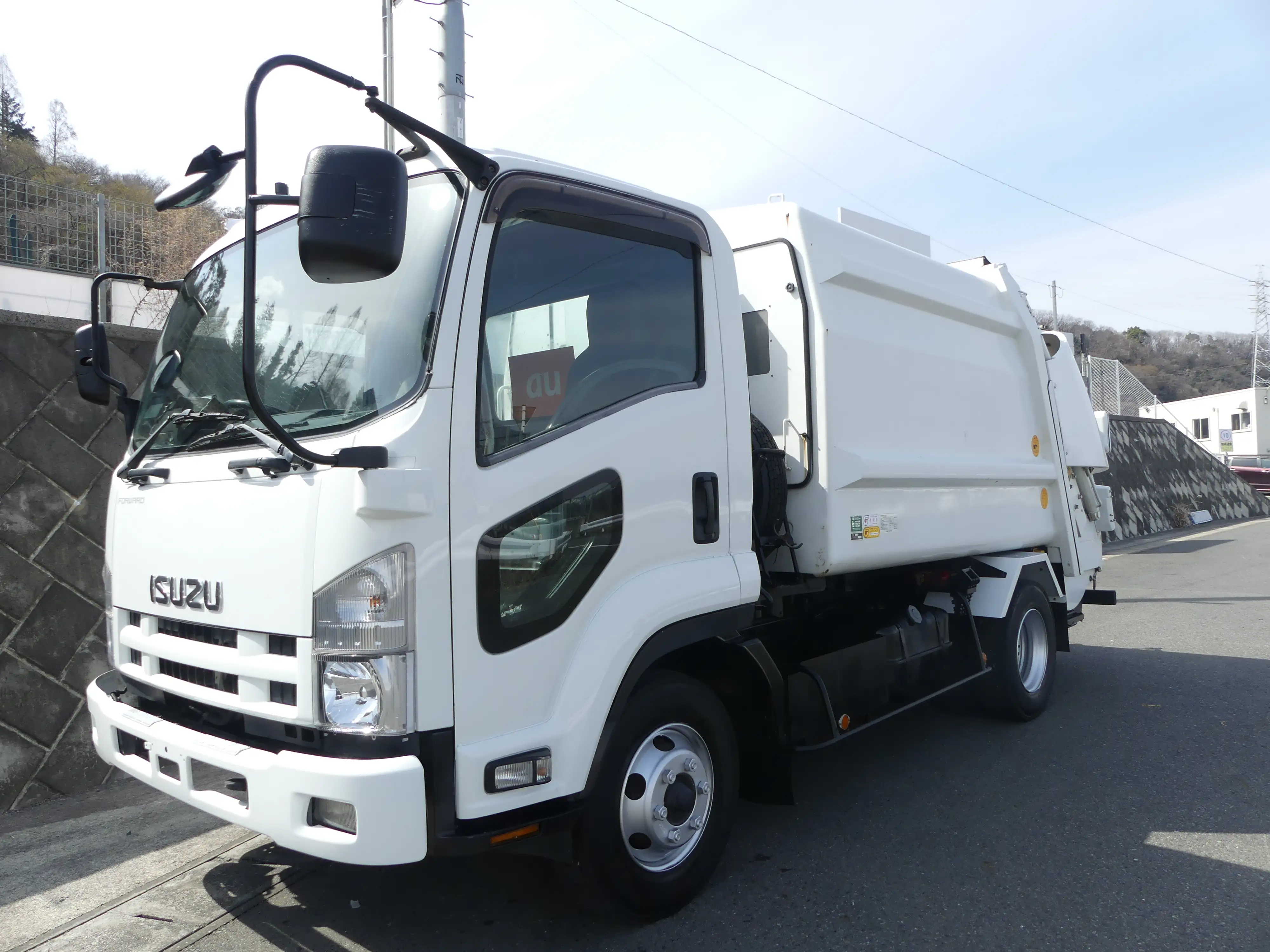 平成23年06月中古中型ミキサー車・高所作業車・その他特装車いすゞフォワードの画像1