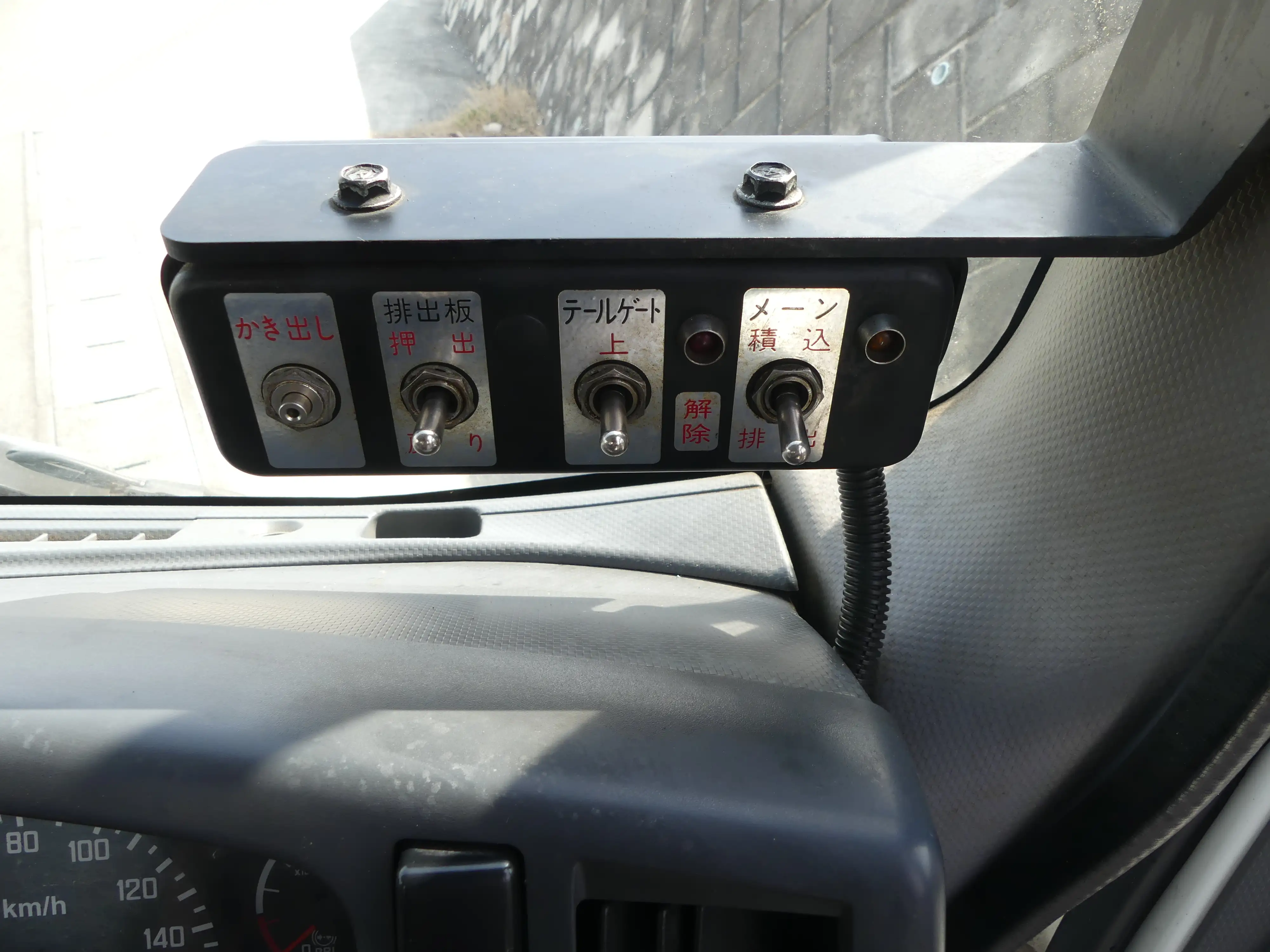 平成23年06月中古中型ミキサー車・高所作業車・その他特装車いすゞフォワードの画像13