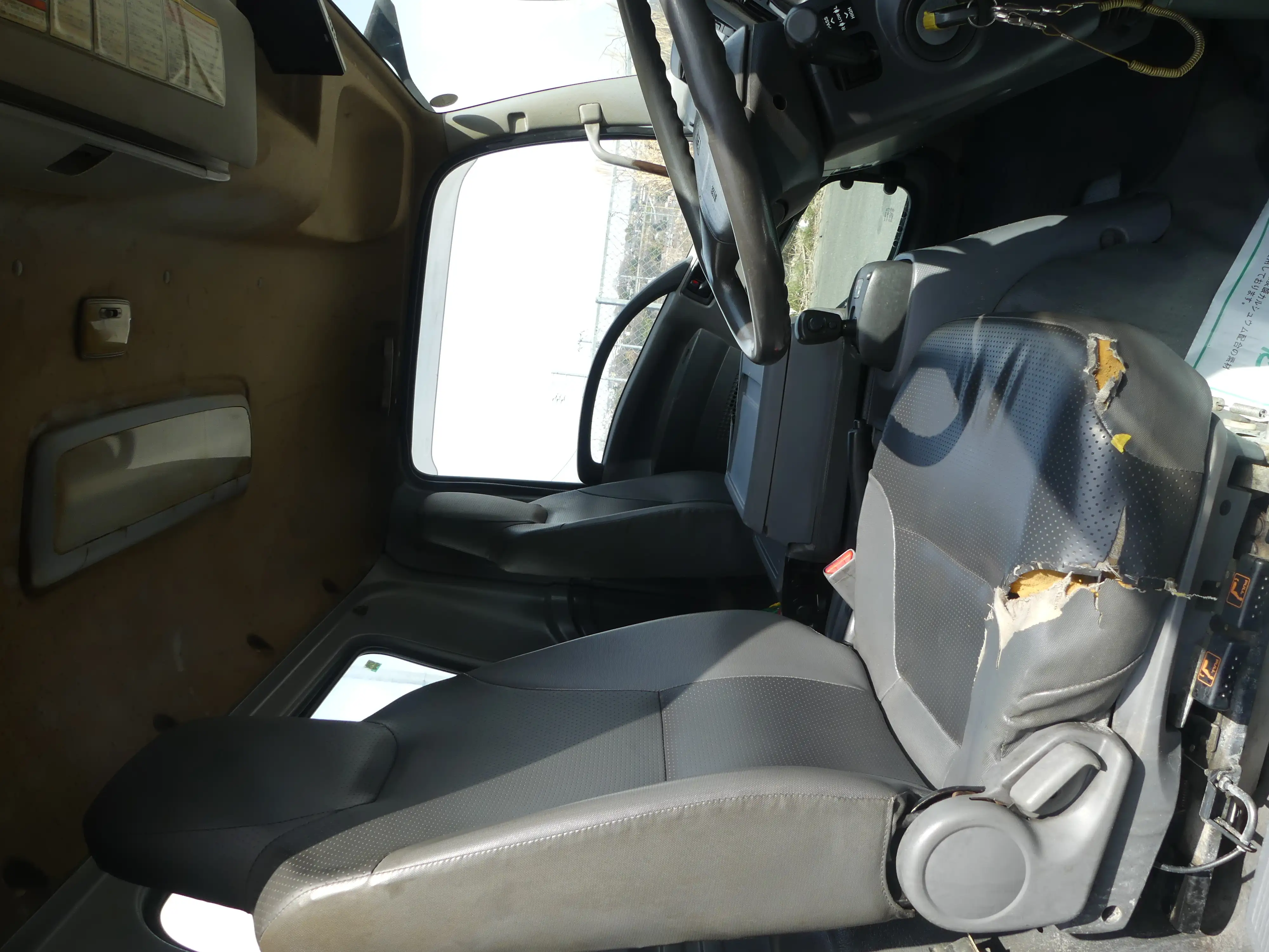 平成23年06月中古中型ミキサー車・高所作業車・その他特装車いすゞフォワードの画像14