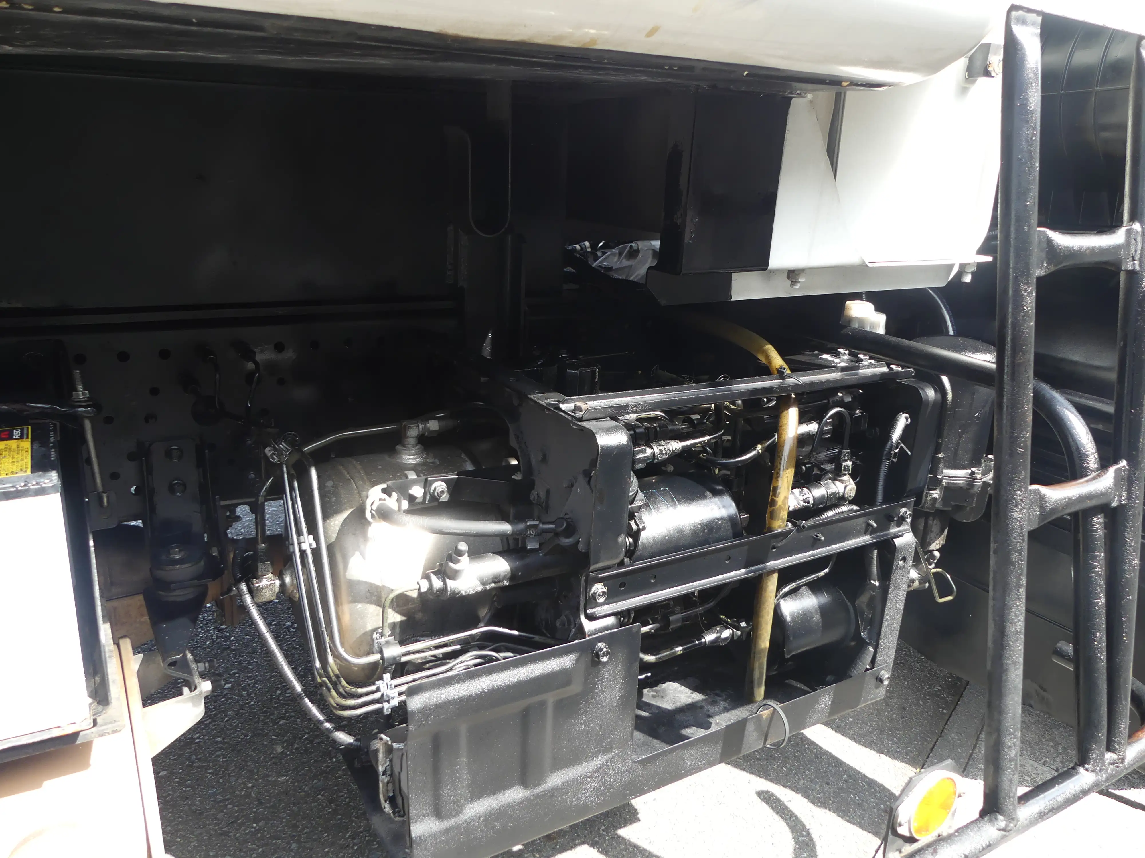 平成23年06月中古中型ミキサー車・高所作業車・その他特装車いすゞフォワードの画像18