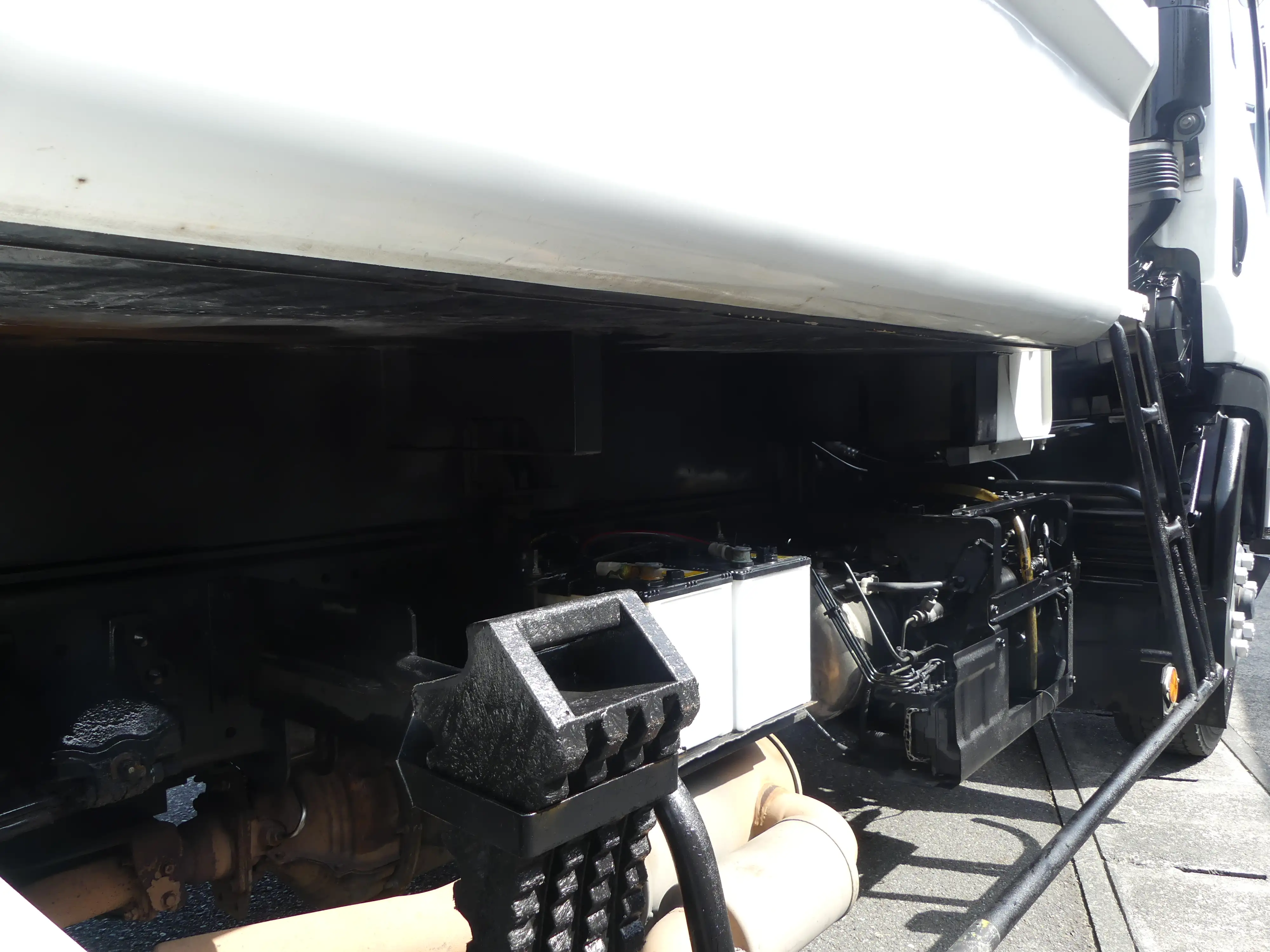 平成23年06月中古中型ミキサー車・高所作業車・その他特装車いすゞフォワードの画像19