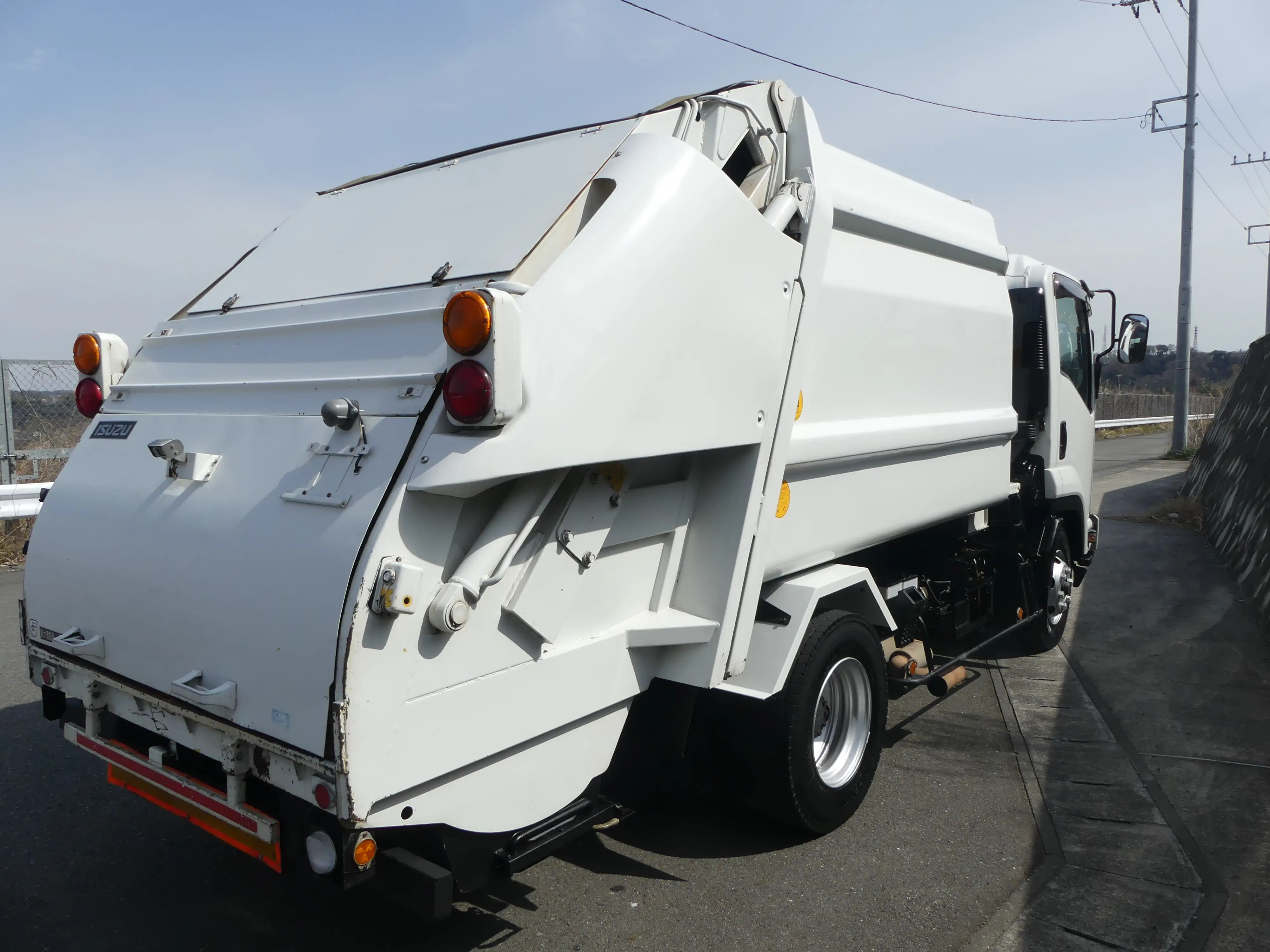 平成23年06月中古中型ミキサー車・高所作業車・その他特装車いすゞフォワードの画像4