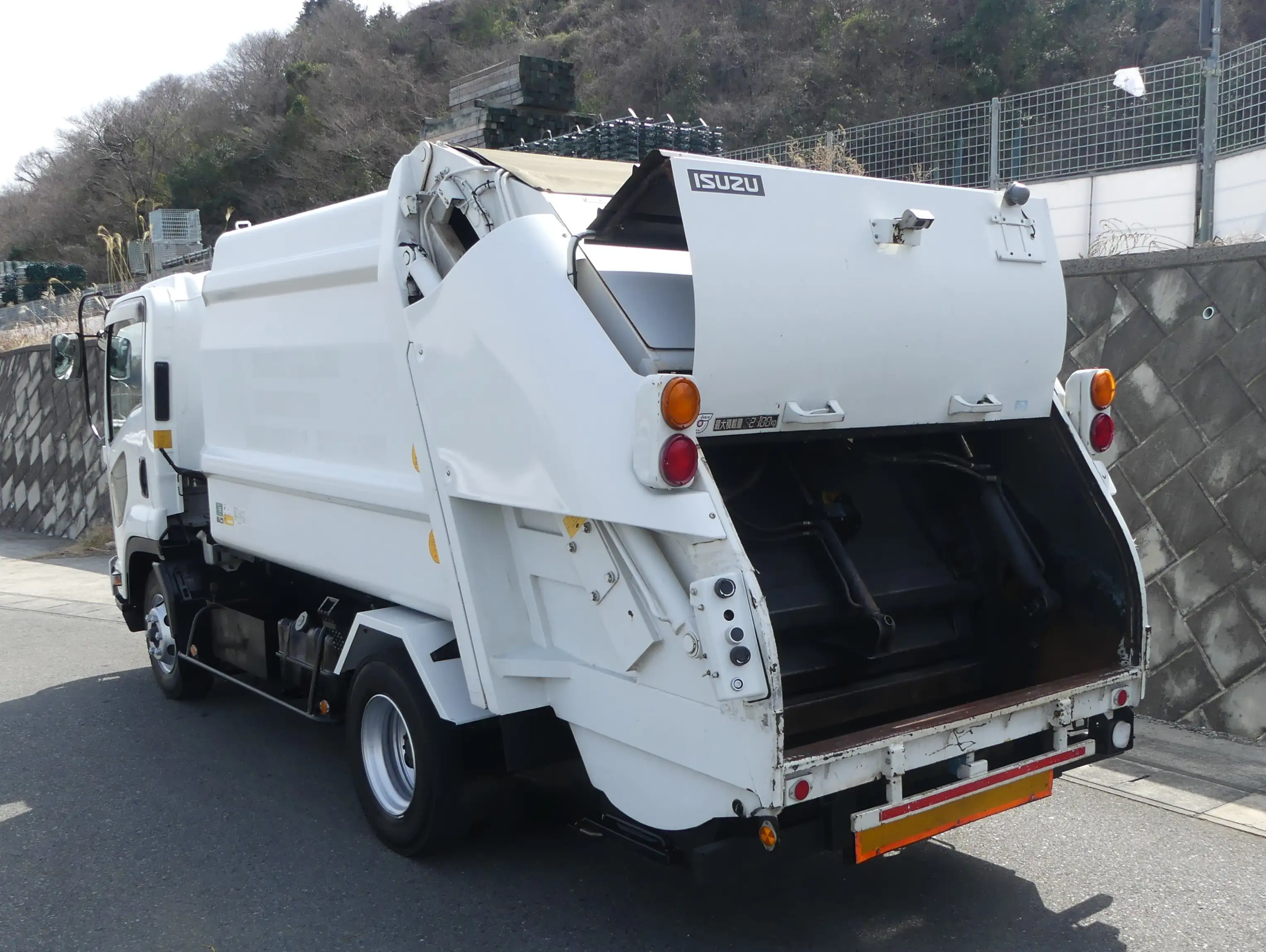 平成23年06月中古中型ミキサー車・高所作業車・その他特装車いすゞフォワードの画像5