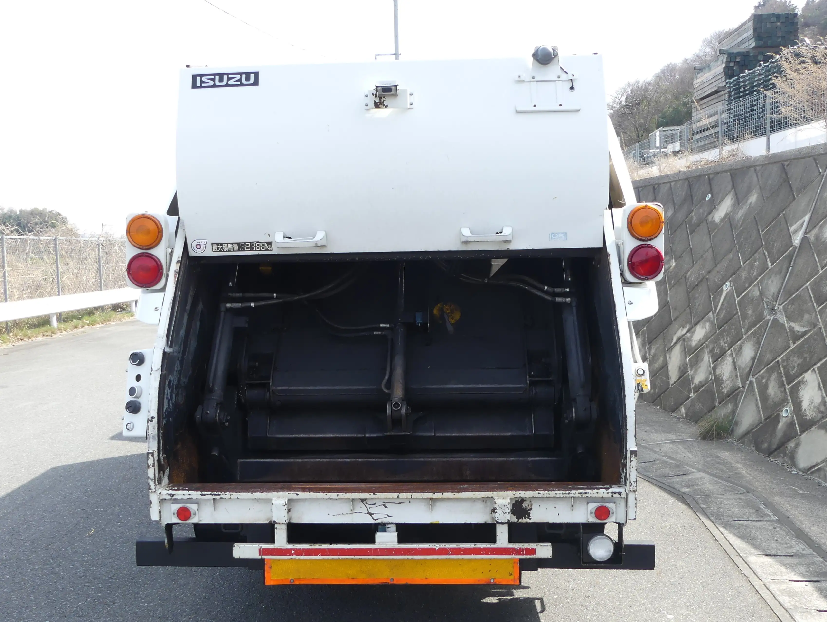 平成23年06月中古中型ミキサー車・高所作業車・その他特装車いすゞフォワードの画像7