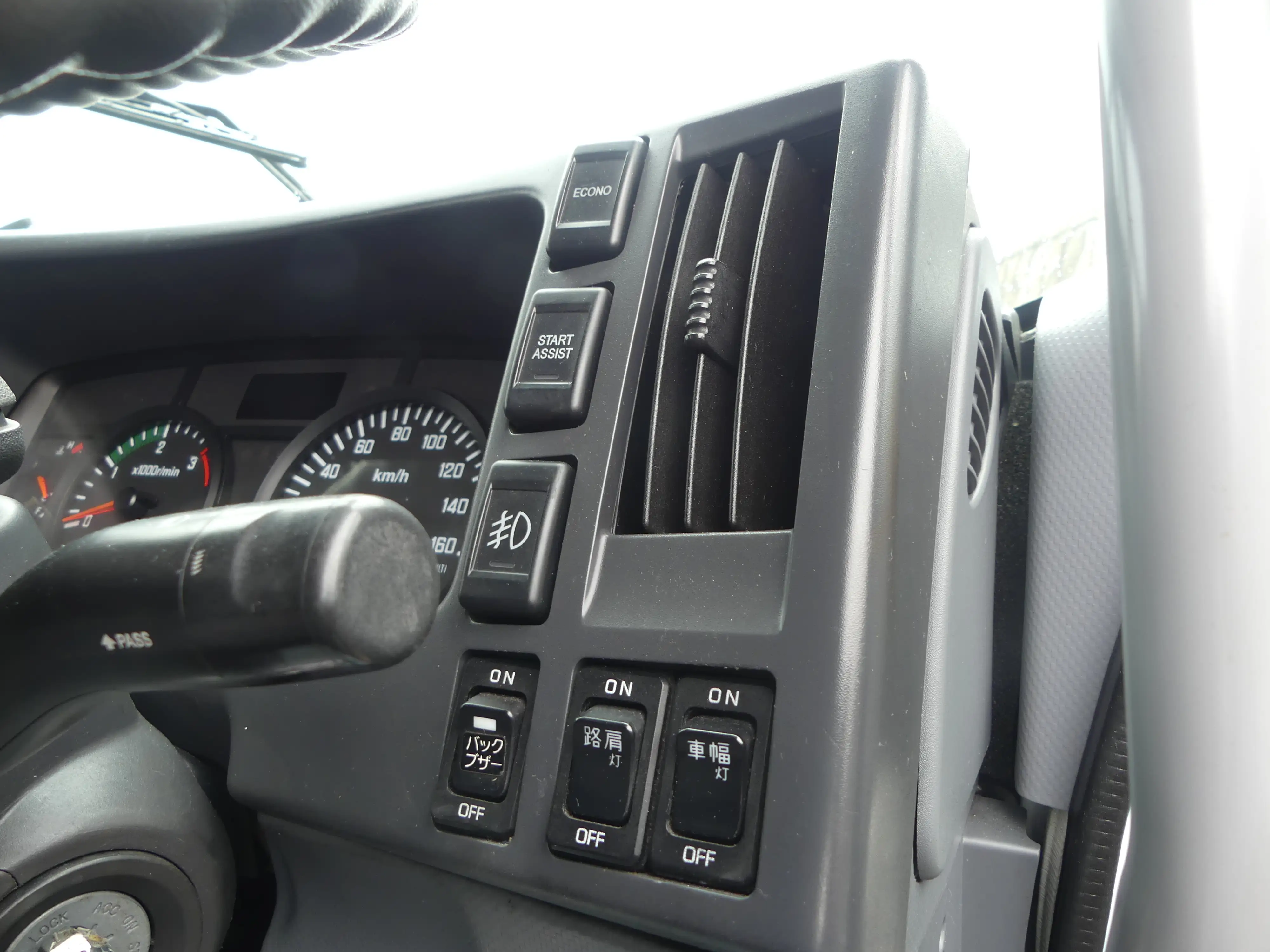 平成28年12月中古中型冷凍バン・ウィングいすゞフォワードの画像11