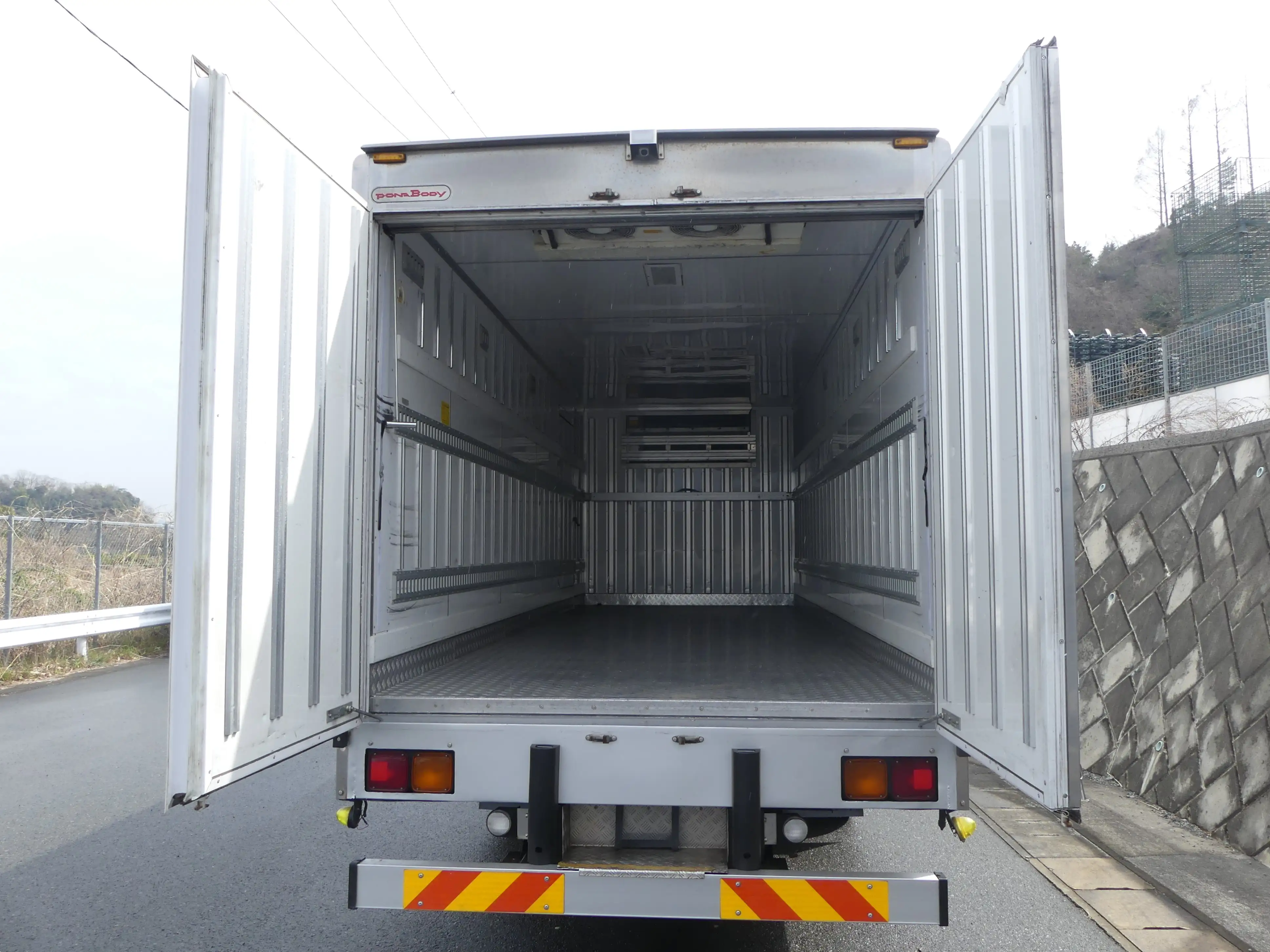 平成28年12月中古中型冷凍バン・ウィングいすゞフォワードの画像13