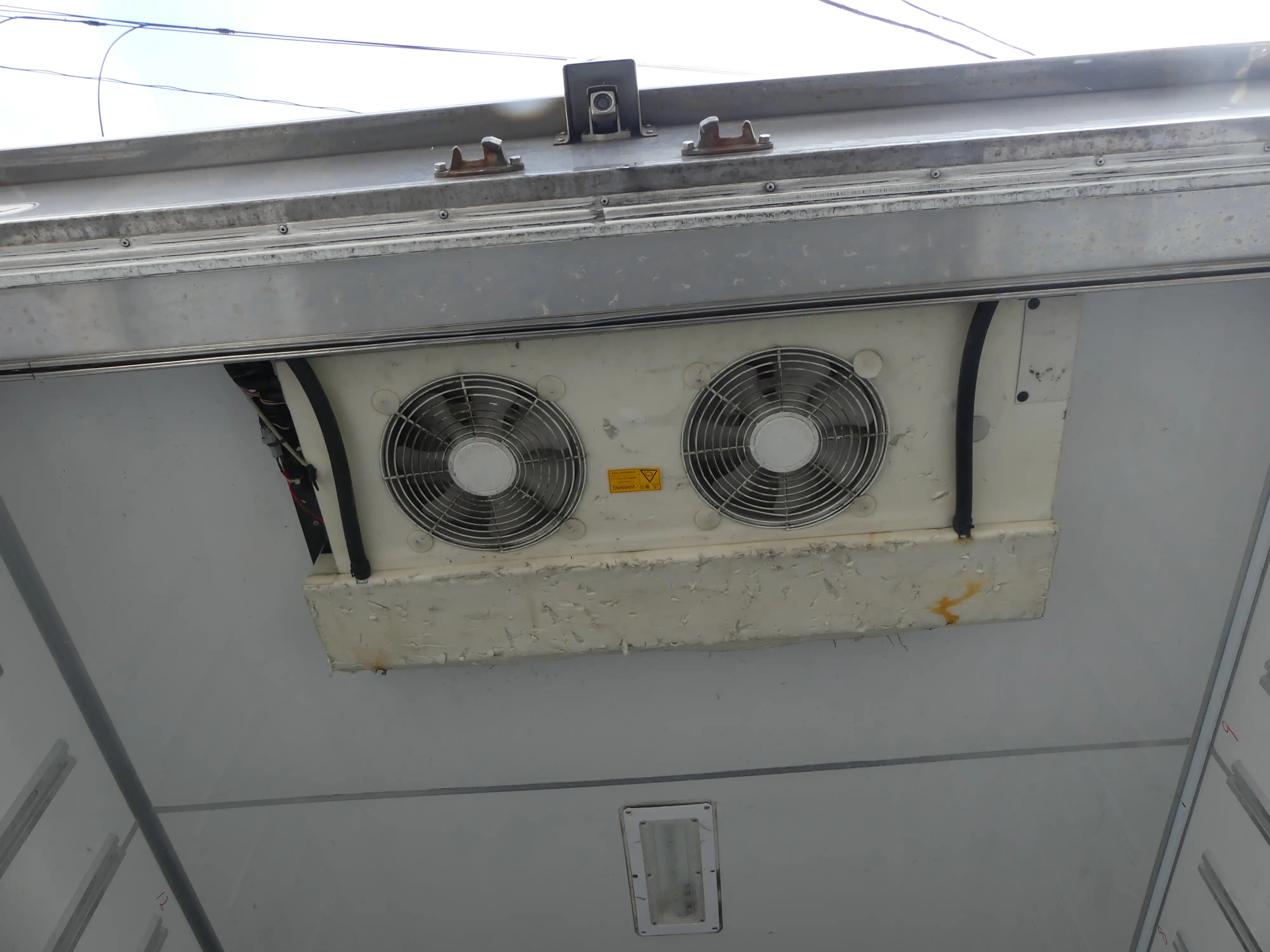 平成28年12月中古中型冷凍バン・ウィングいすゞフォワードの画像17