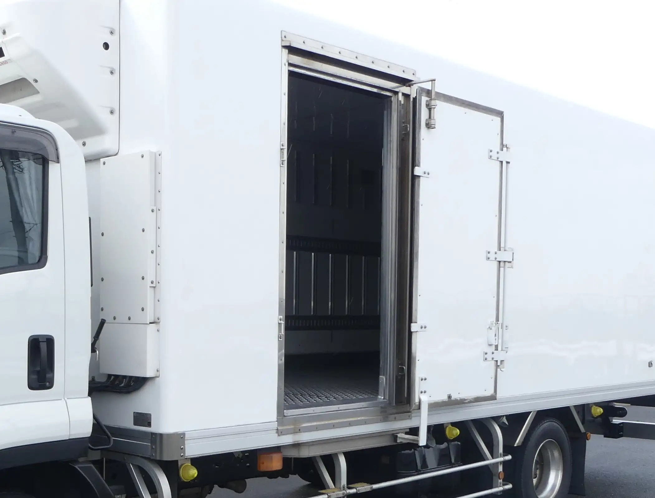 平成28年12月中古中型冷凍バン・ウィングいすゞフォワードの画像20