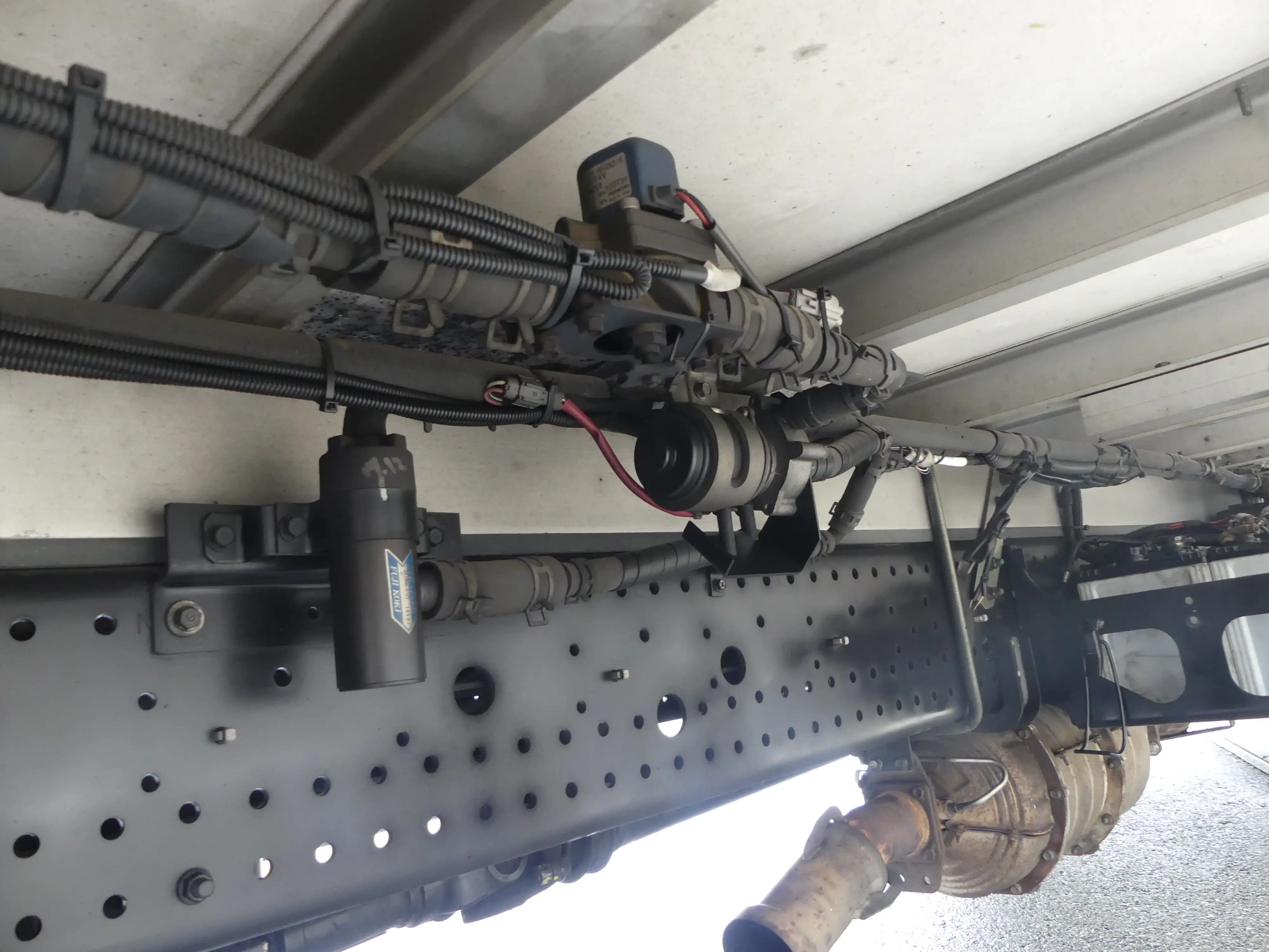 平成28年12月中古中型冷凍バン・ウィングいすゞフォワードの画像27