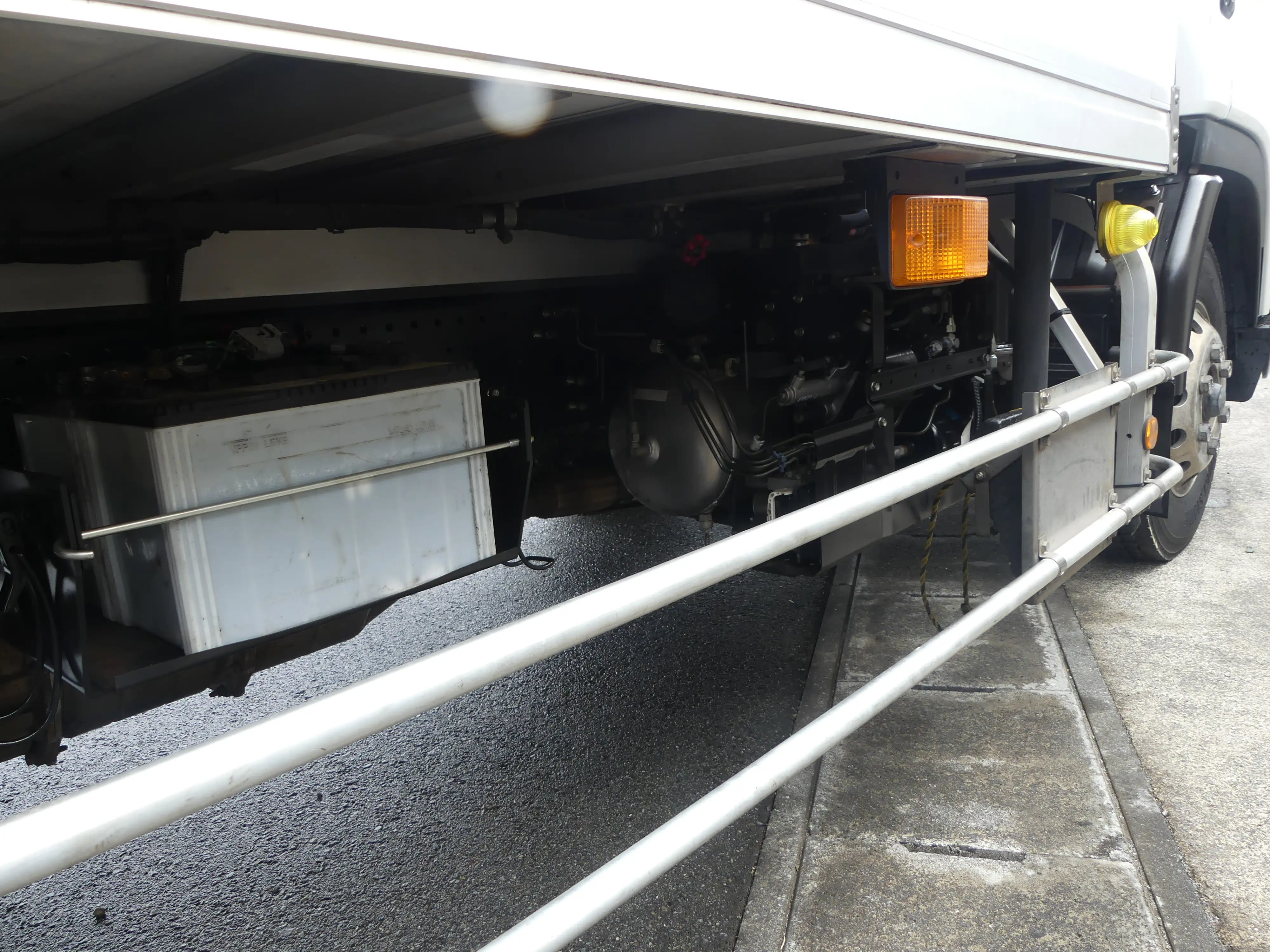 平成28年12月中古中型冷凍バン・ウィングいすゞフォワードの画像28