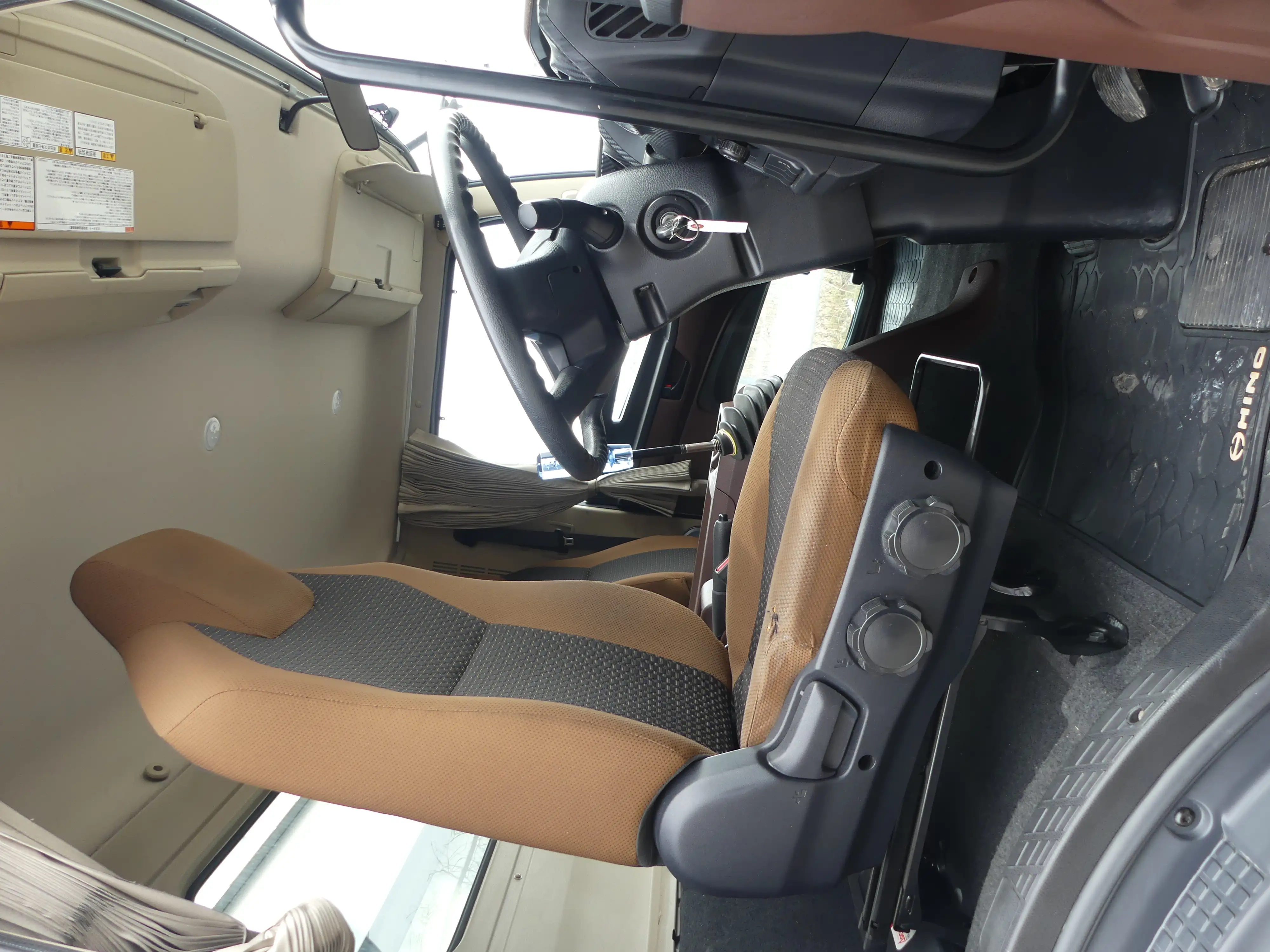 平成29年10月中古中型平ボディ日野レンジャーの画像13