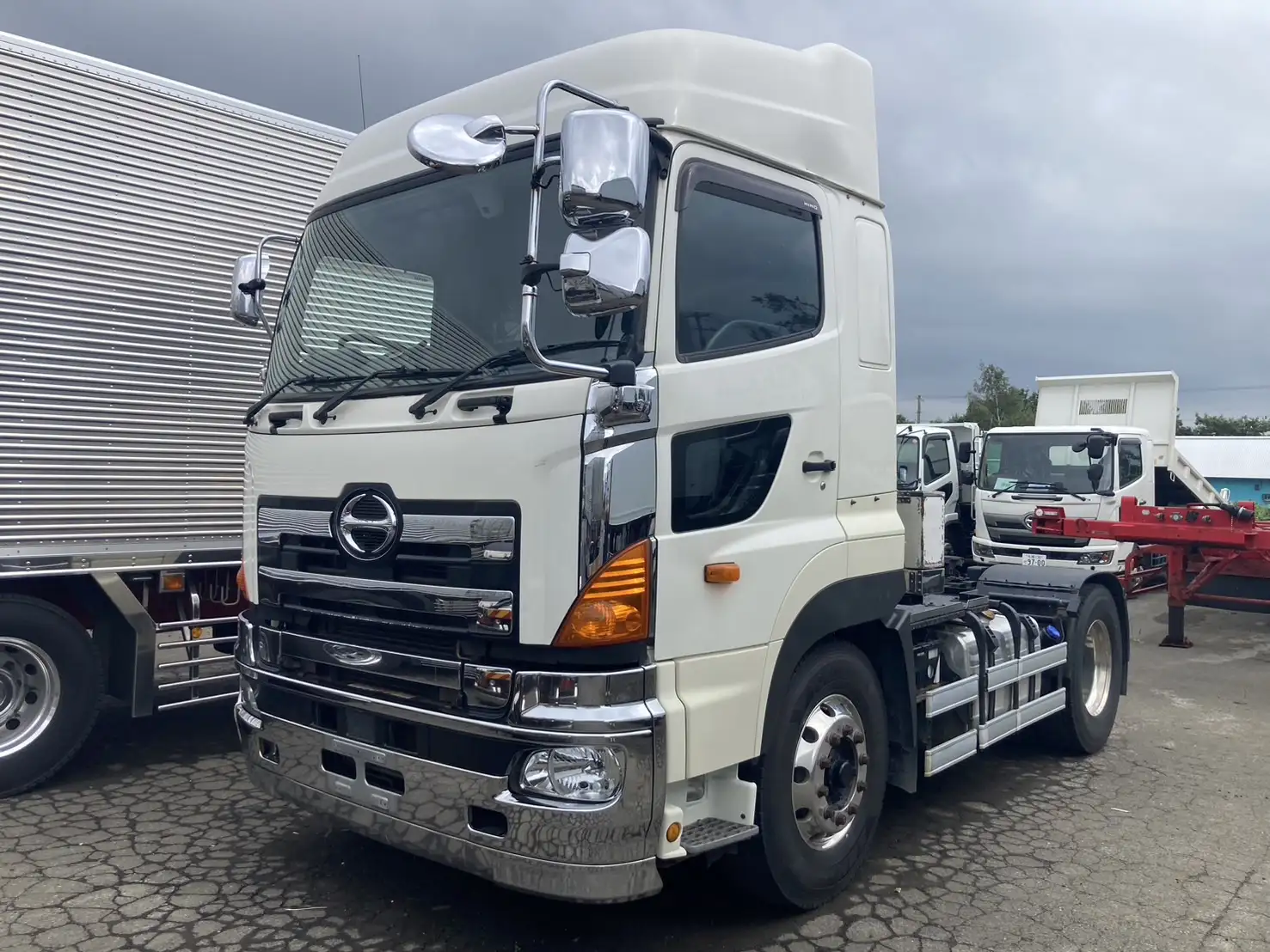 平成29年03月中古大型トラクタヘッド日野日野の画像1