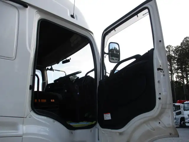 平成26年10月中古大型トラクタヘッド日野プロフィアの画像26