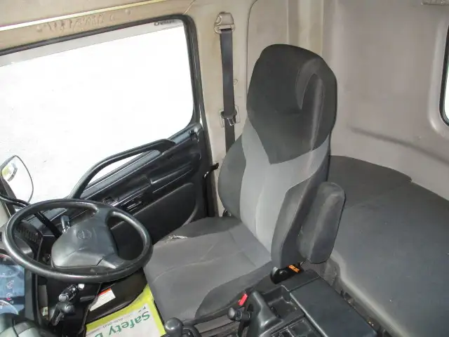 平成26年10月中古大型トラクタヘッド日野プロフィアの画像43