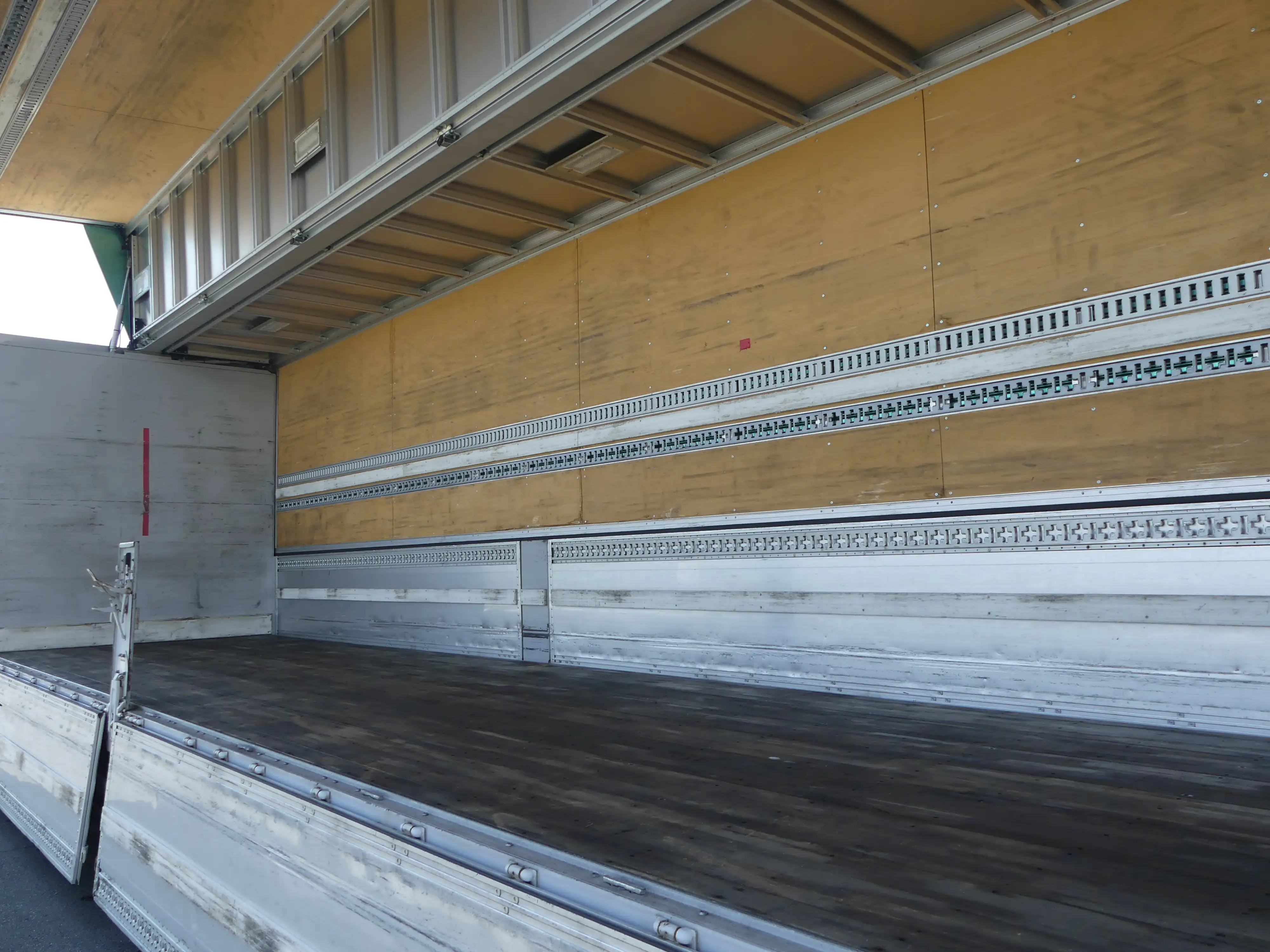 平成28年09月中古大型アルミバン・ウィングいすゞギガの画像11